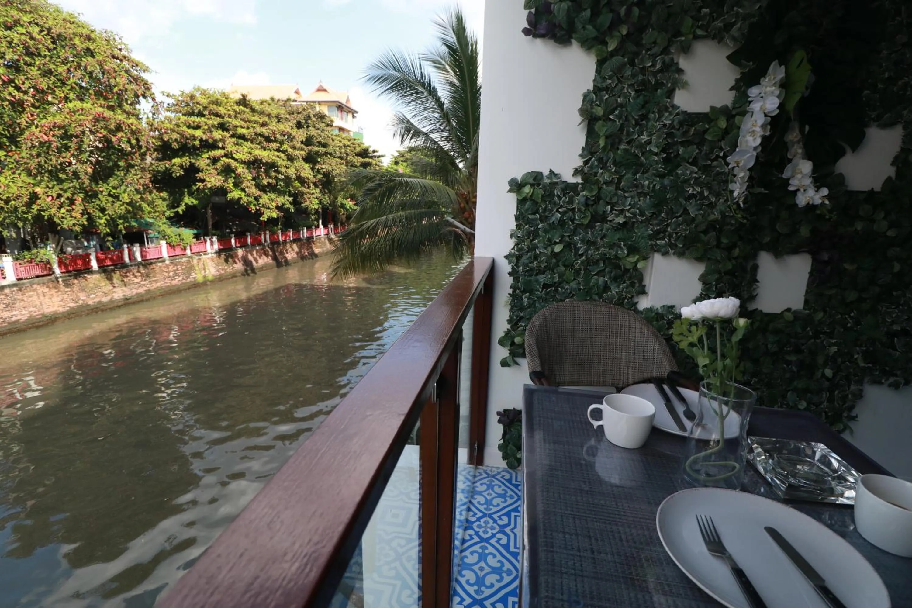 The LOL Elephant Hostel