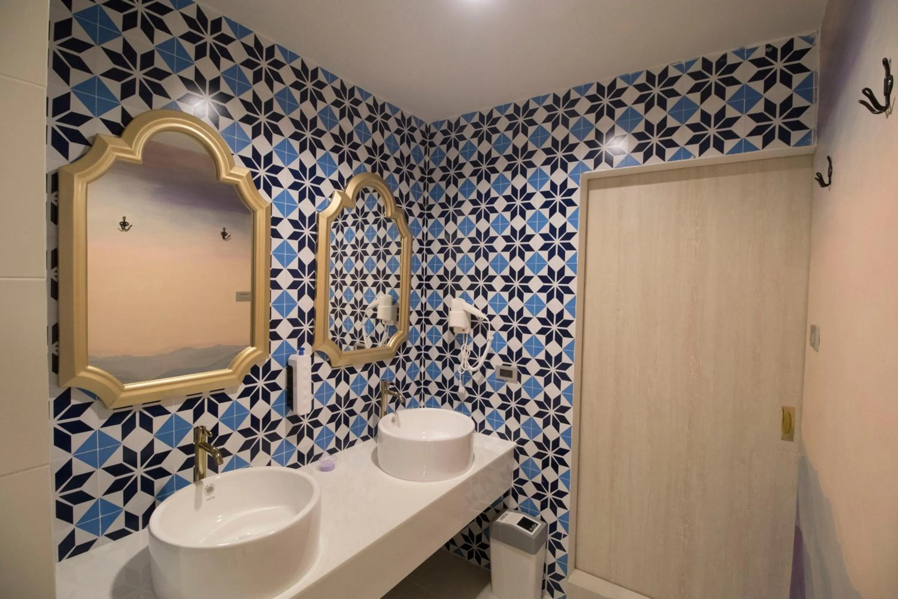 The LOL Elephant Hostel