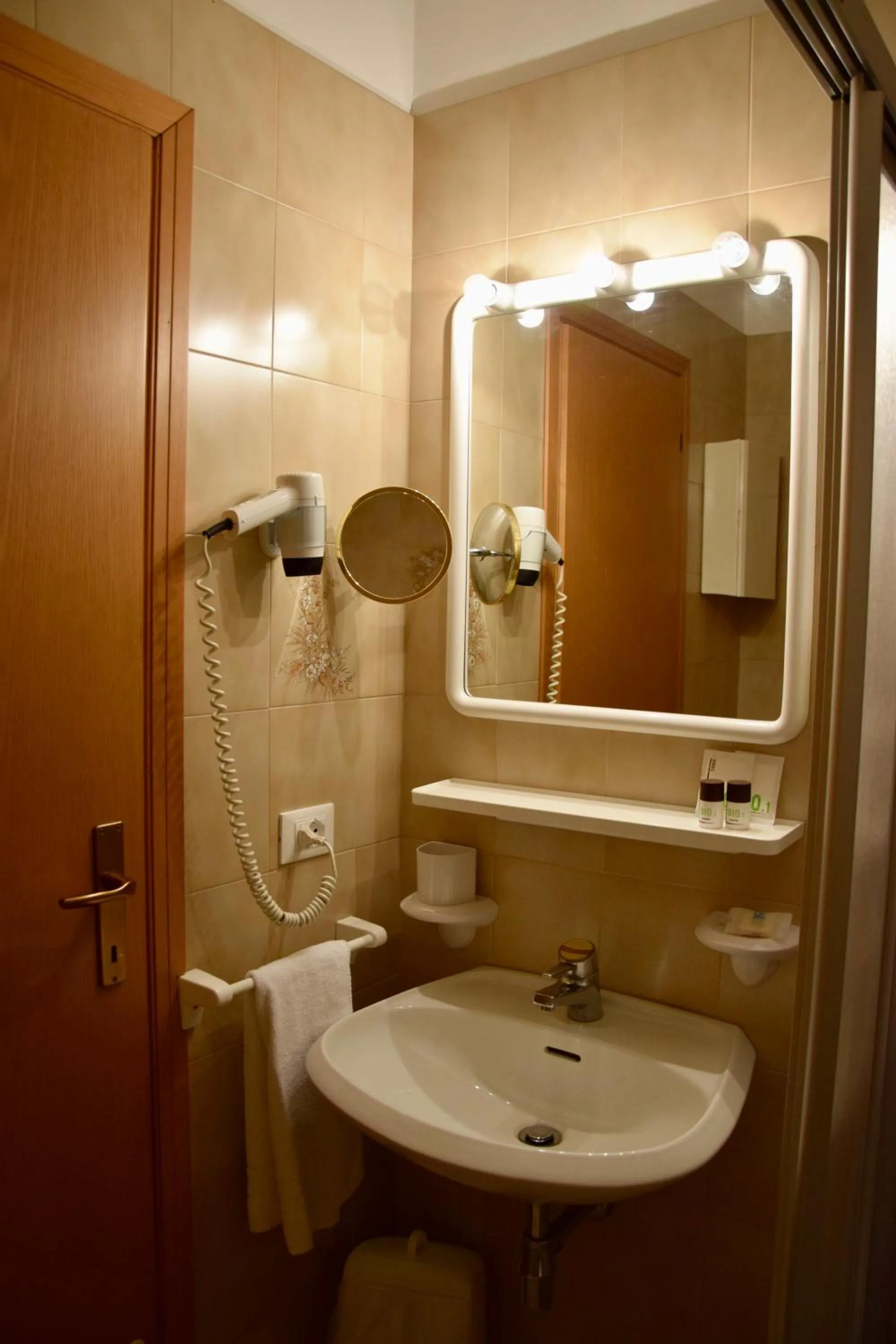 Shower in Hotel Ferrari