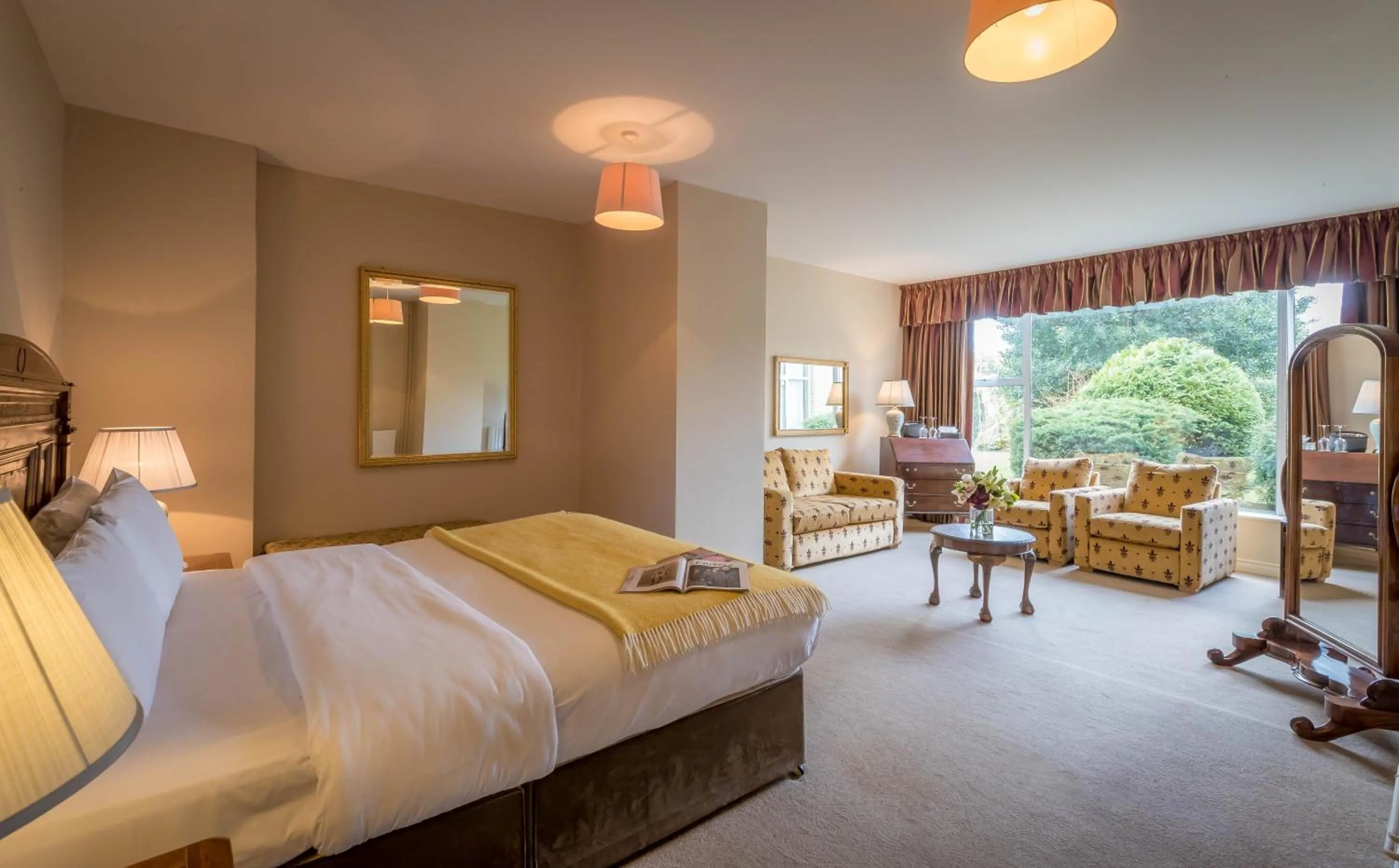 Photo of the whole room, Bed in Ariel House