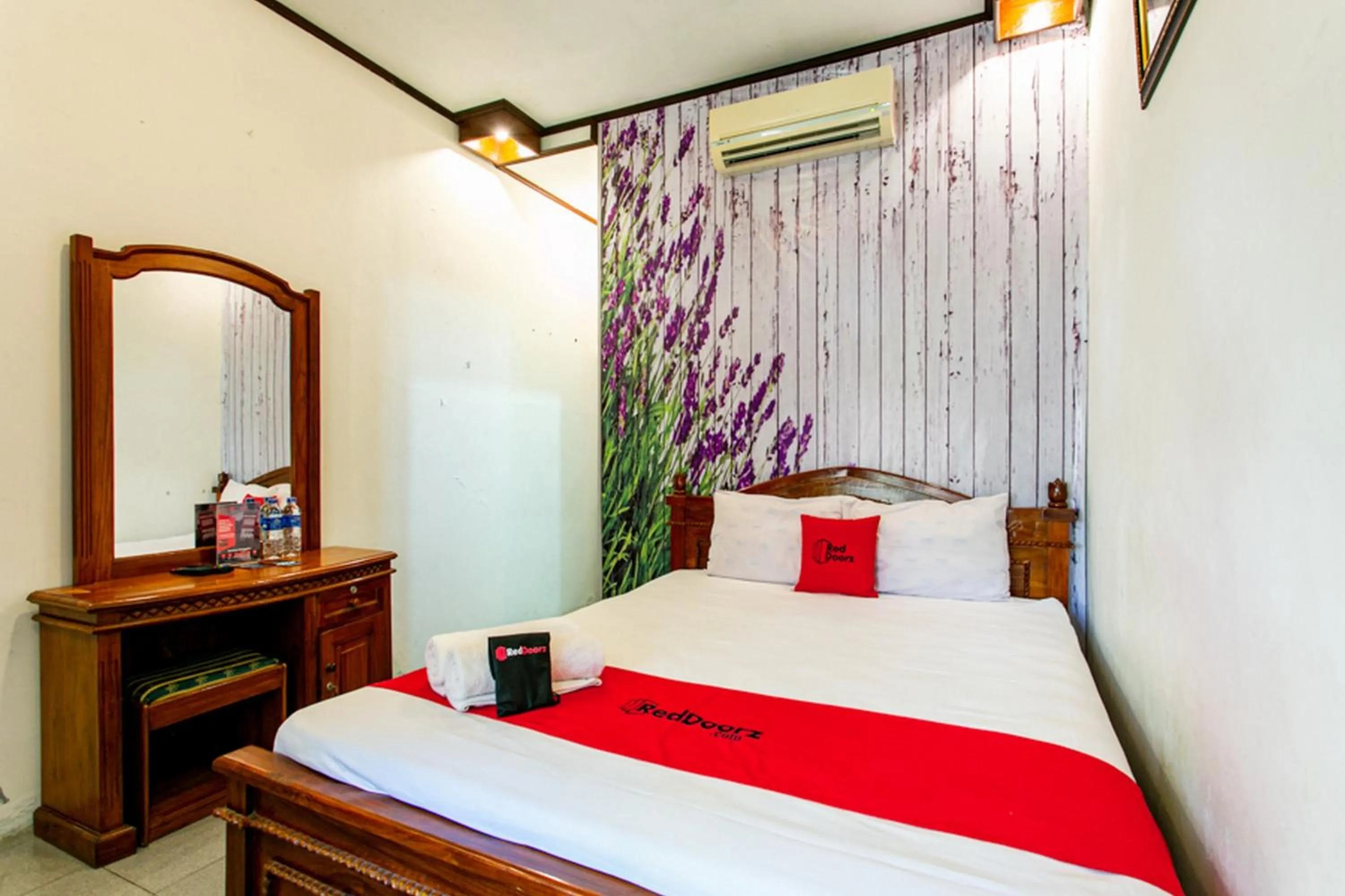 Bedroom, Bed in RedDoorz Plus near Taman Sari 2