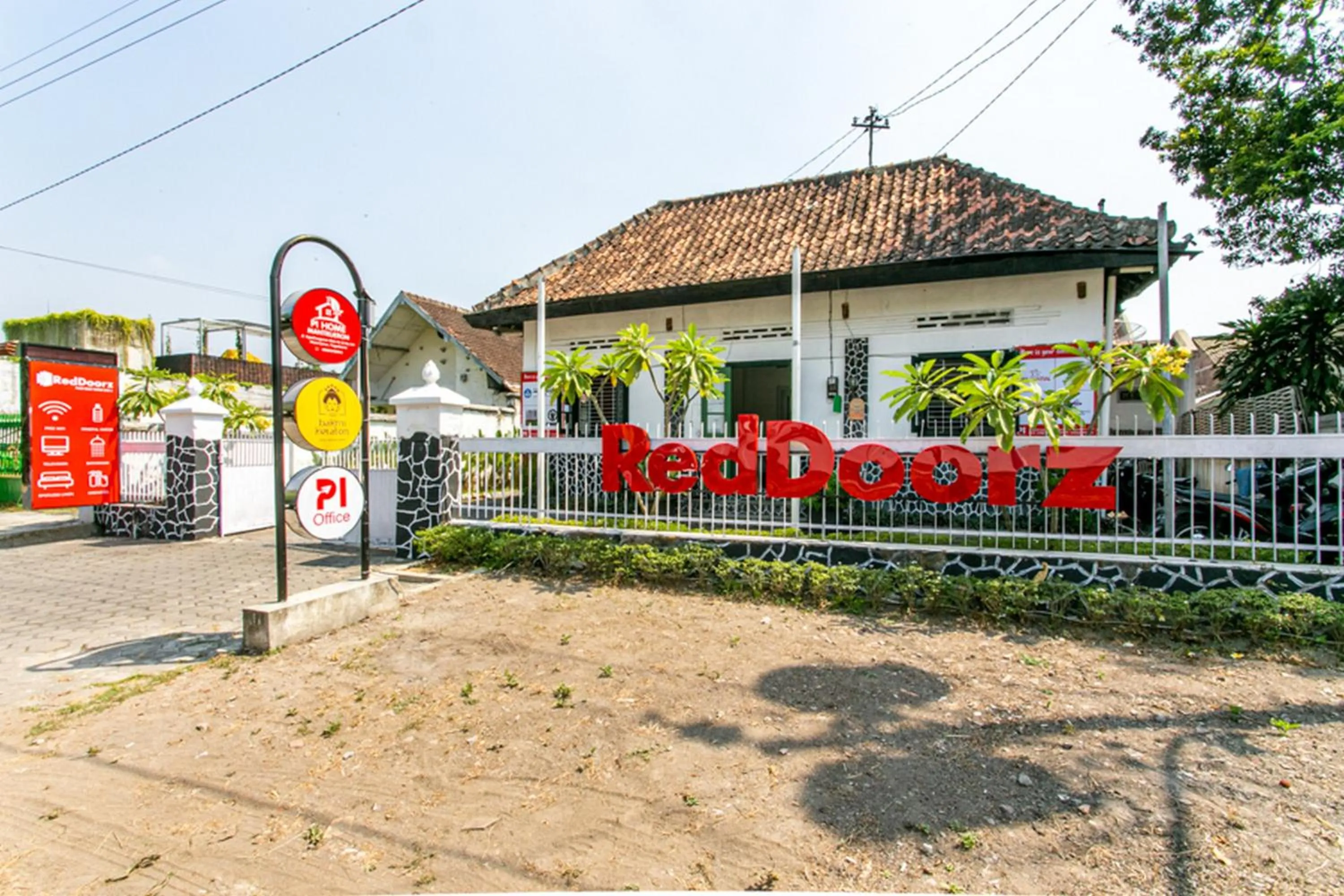 Facade/entrance in RedDoorz Plus near Taman Sari 2