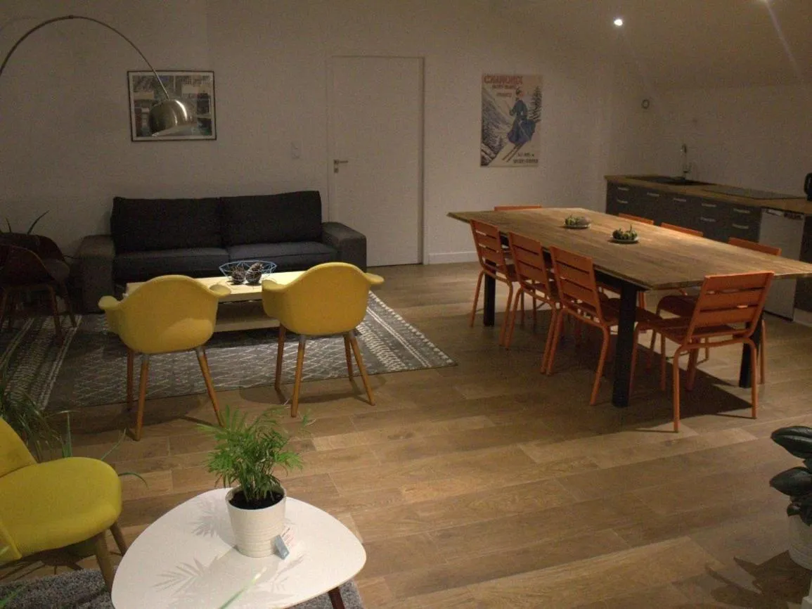 Dining area in Effet Lodge