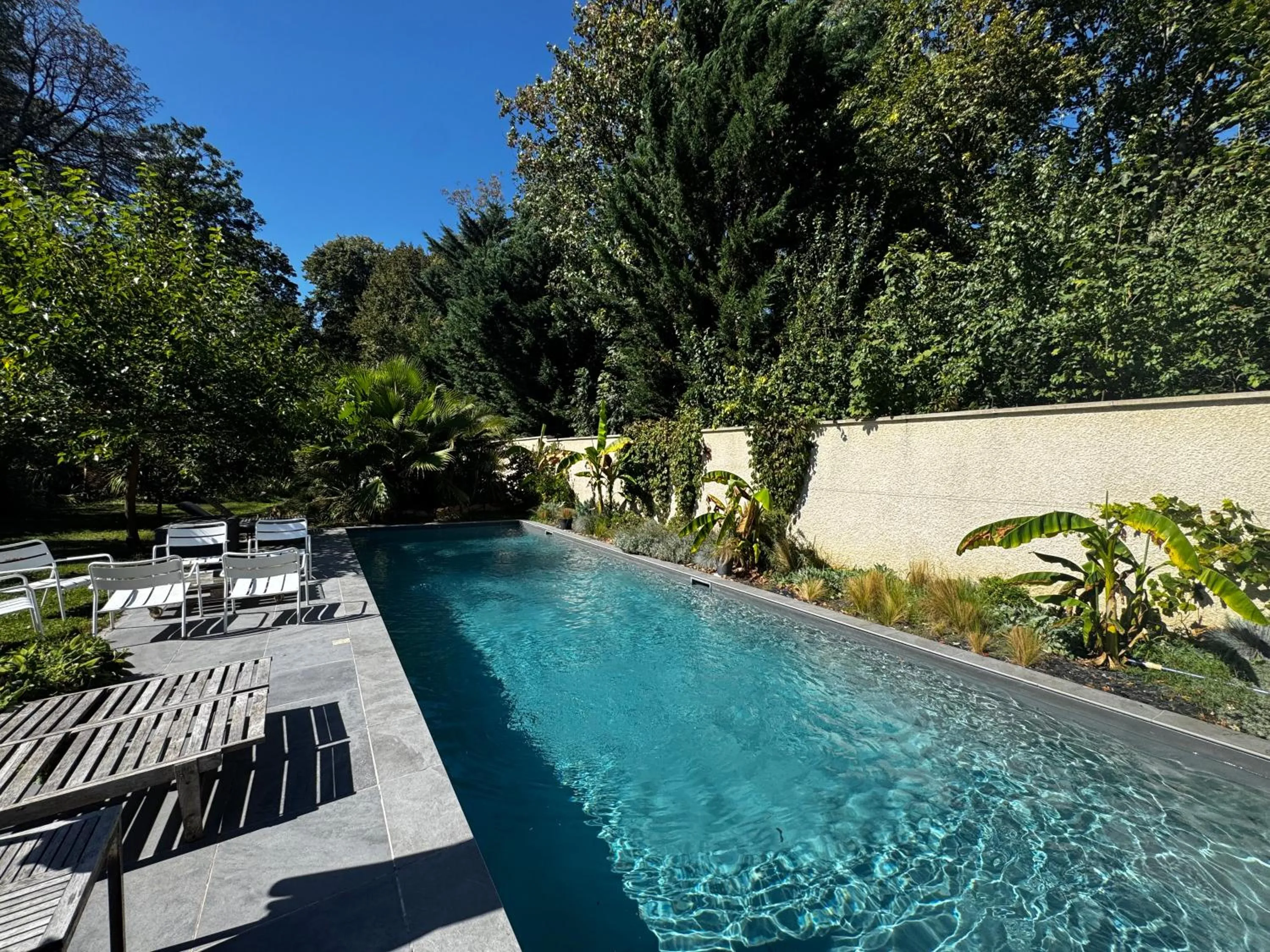 Swimming pool in Effet Lodge