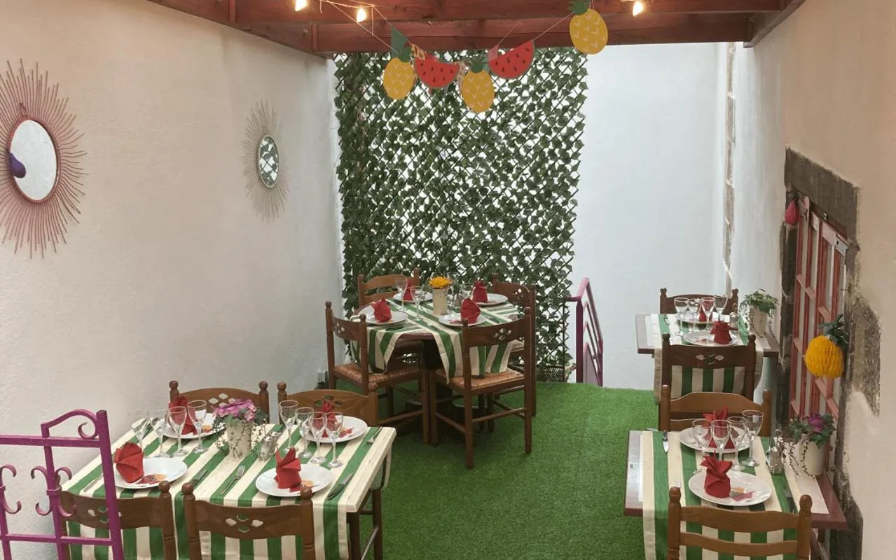 Restaurant/places to eat in Aigle d'Or