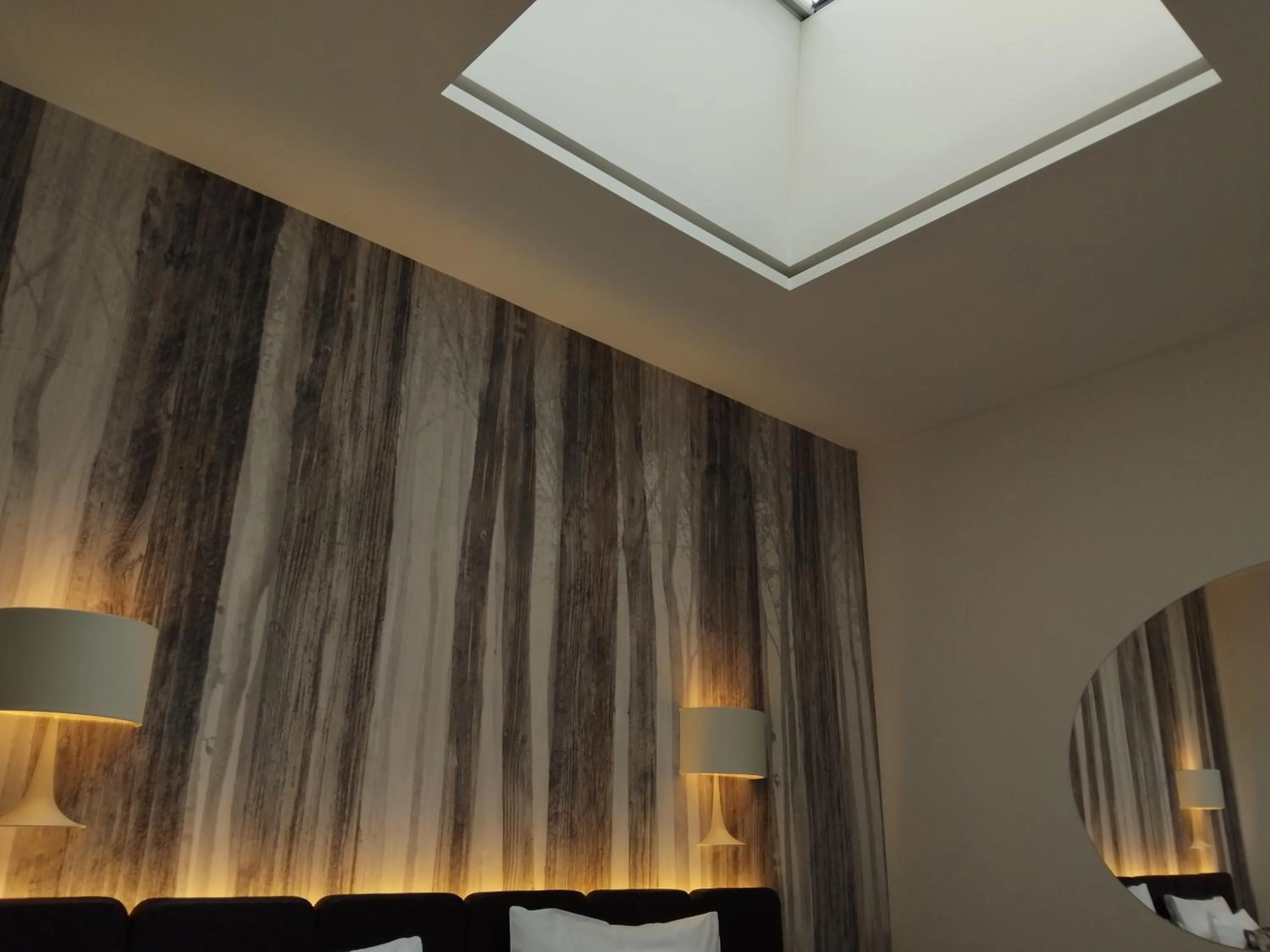 Photo of the whole room, Bed in Urban Creme