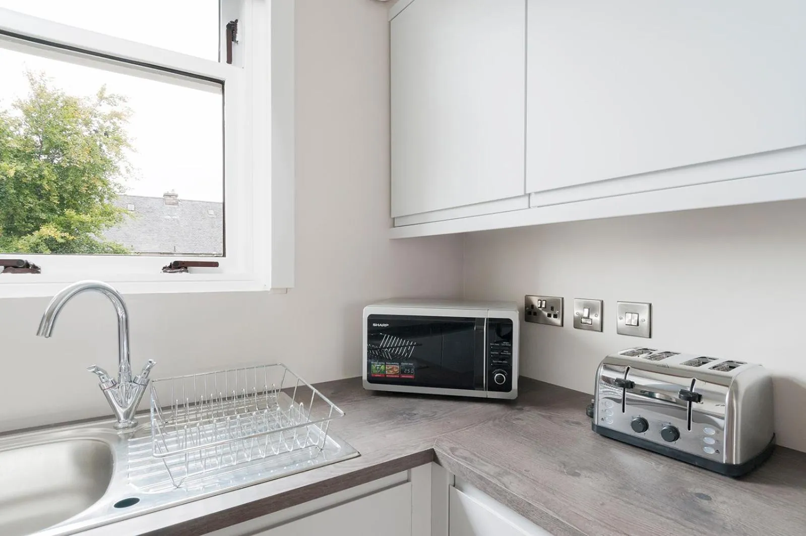 Kitchen or kitchenette in Dalkeith Three Bed Two Bath Apartment