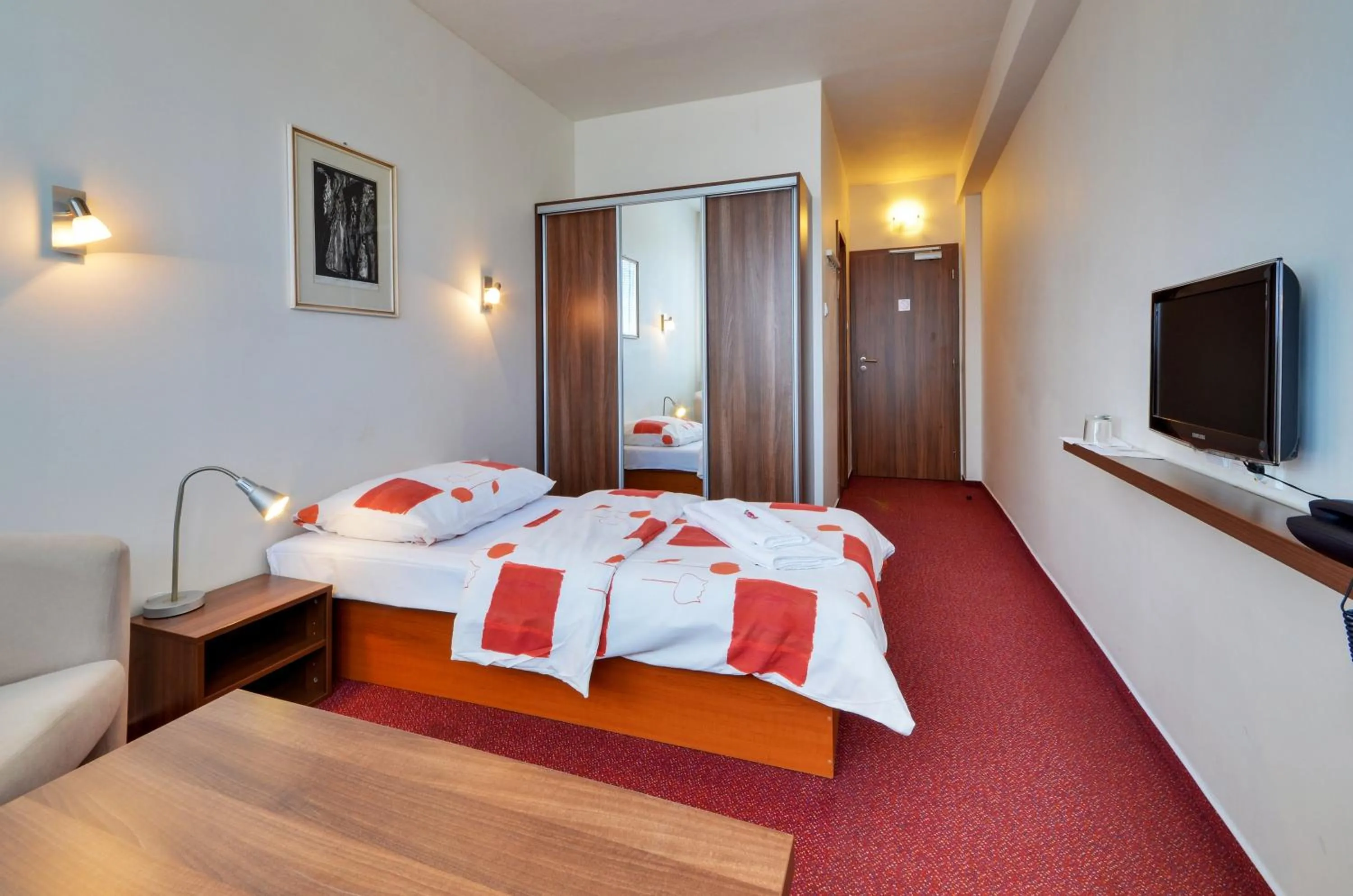 Photo of the whole room, Bed in Hotel Klar