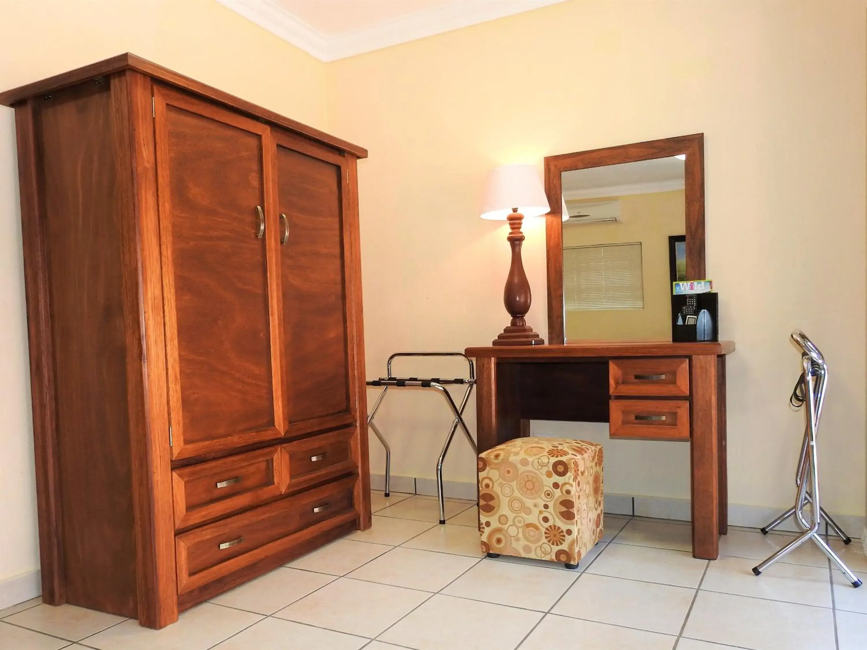 Deluxe Double or Twin Room with Pool Access - single occupancy in Ubuntu Bed and Breakfast Deluxe Double or Twin Room with Pool Access - single occupancy in Ubuntu Bed and Breakfast