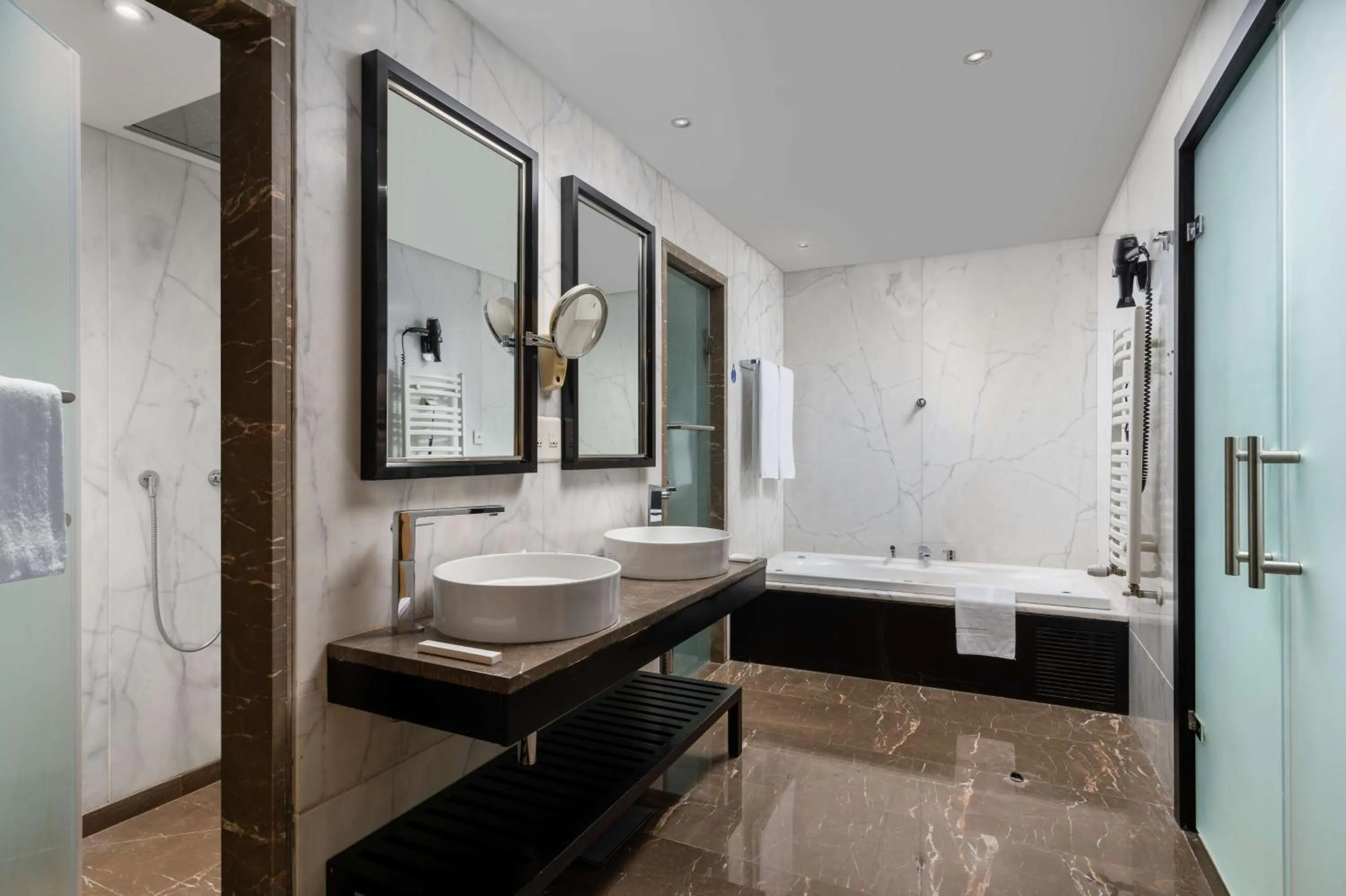 Bathroom in Radisson Blu Hotel Bucharest