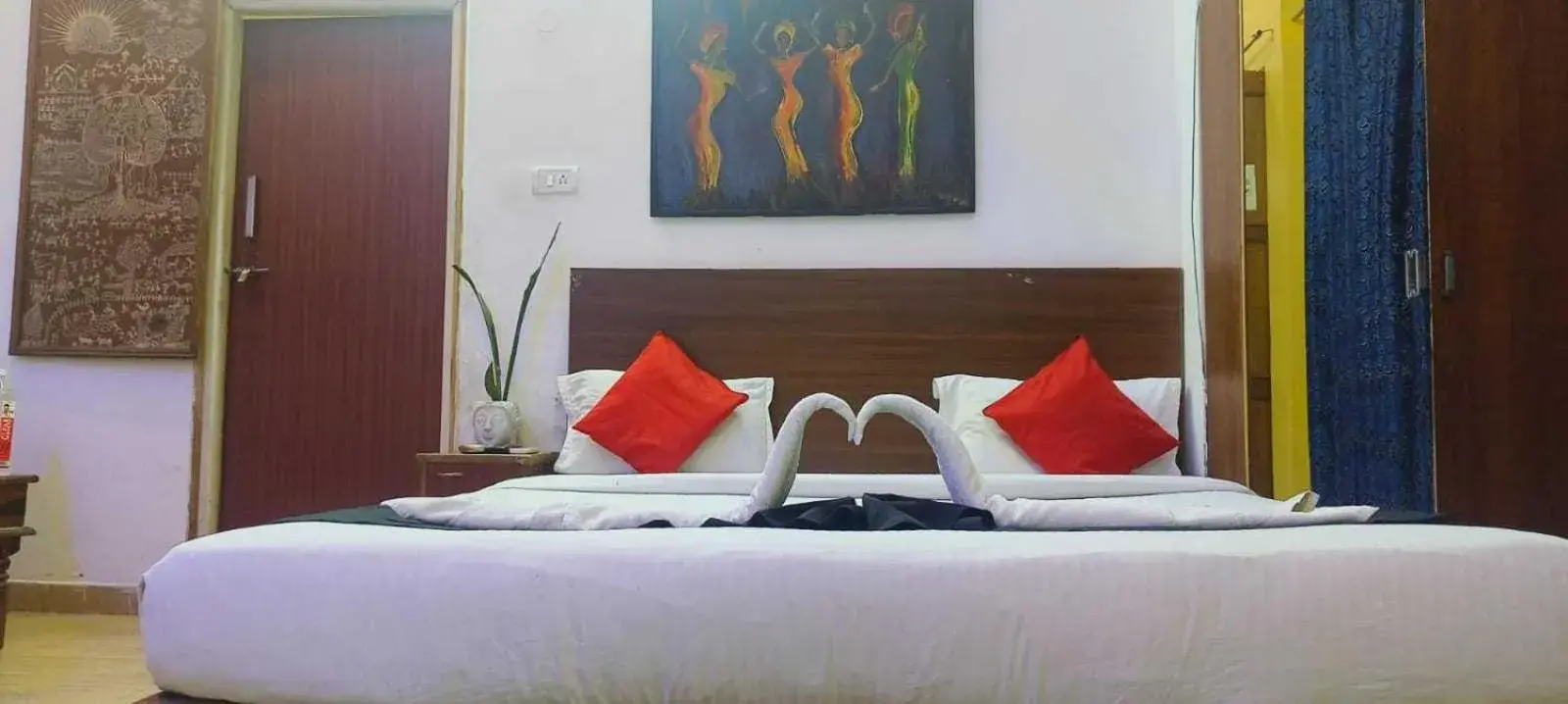 Bedroom, Bed in Super Collection-O Sara Grand Near Ram Manohar Lohia hospital Bedroom, Bed in Super Collection-O Sara Grand Near Ram Manohar Lohia hospital