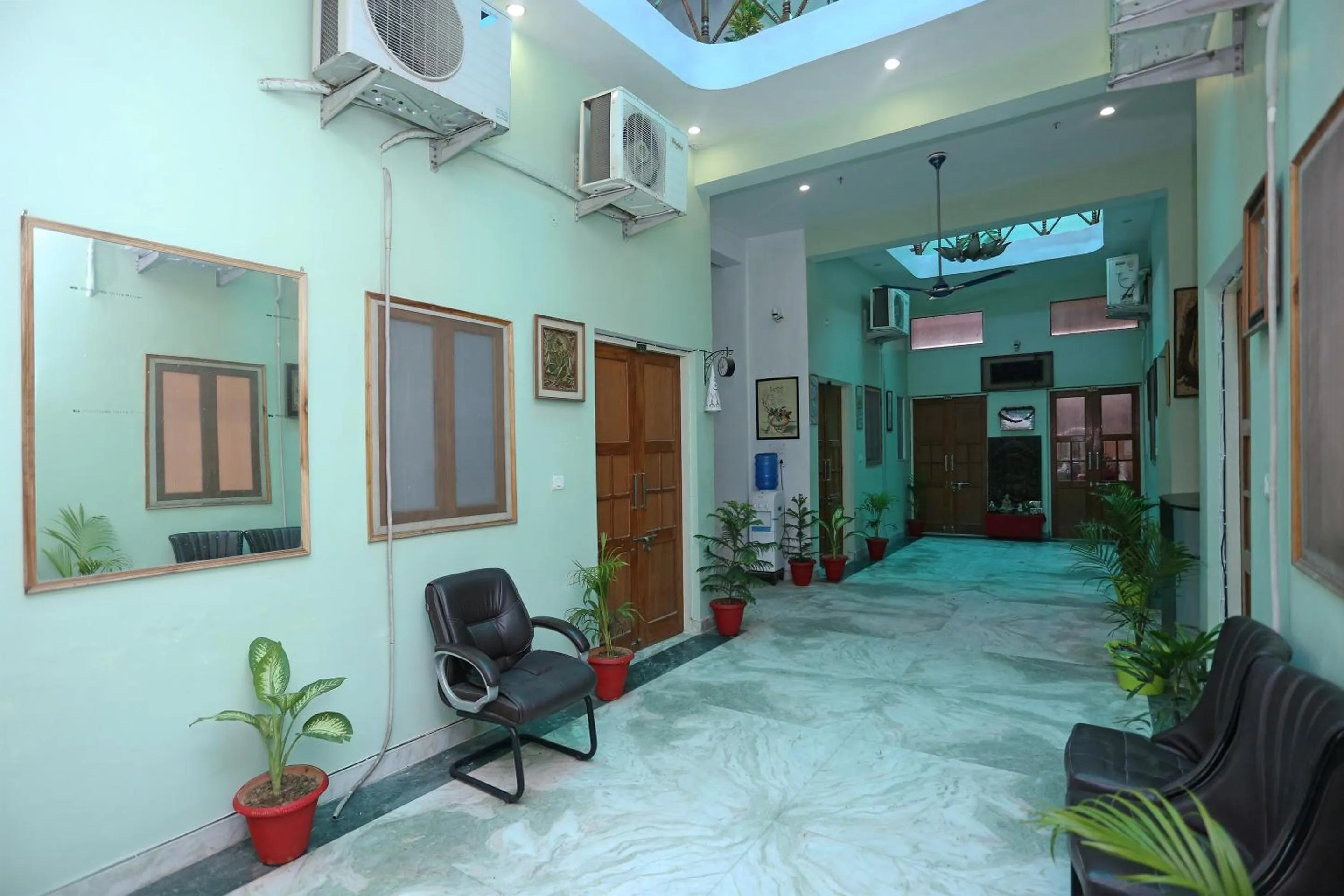 Lobby or reception in Super Collection-O Sara Grand Near Ram Manohar Lohia hospital