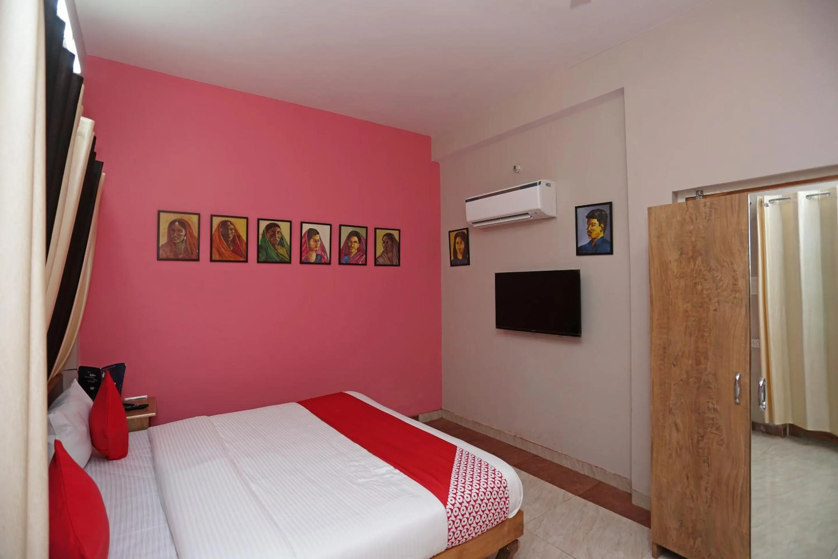 Bedroom, Bed in Super Collection-O Sara Grand Near Ram Manohar Lohia hospital