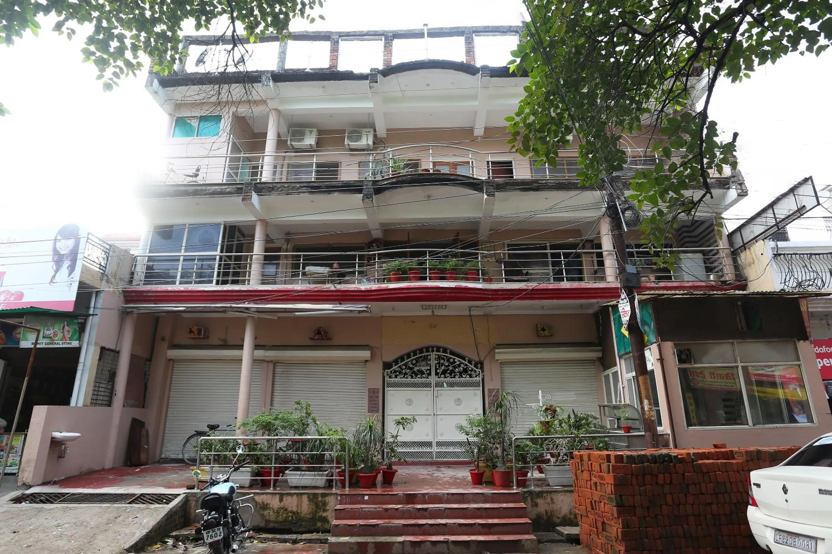 Facade/entrance in Super Collection-O Sara Grand Near Ram Manohar Lohia hospital