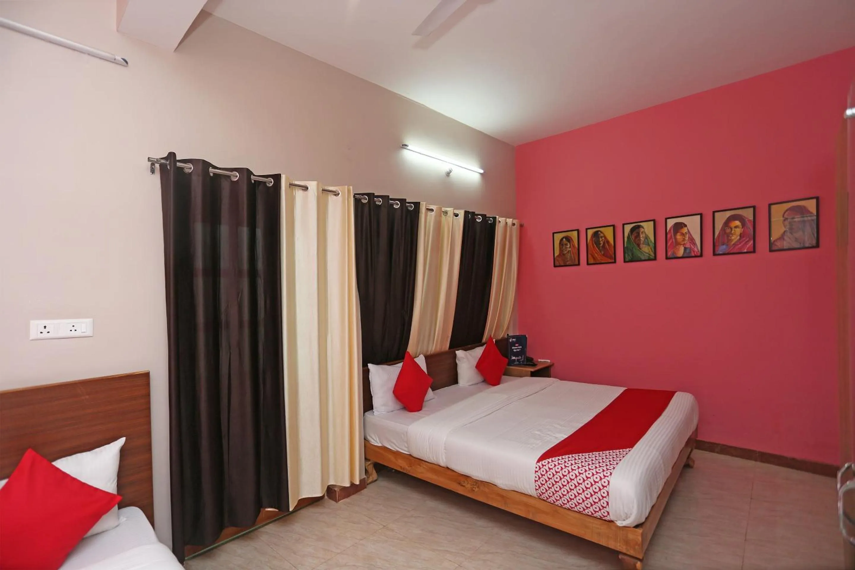 Bedroom, Bed in Super Collection-O Sara Grand Near Ram Manohar Lohia hospital