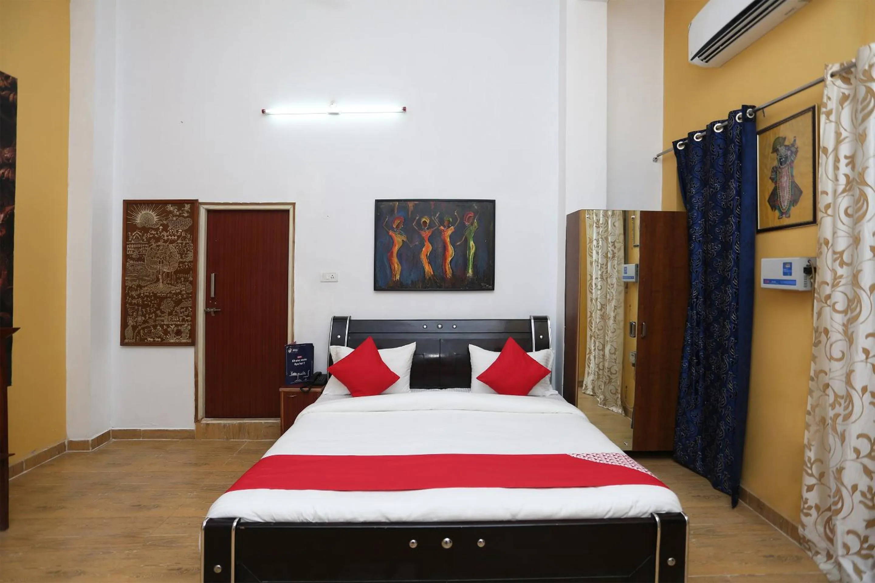 Bedroom, Bed in Super Collection-O Sara Grand Near Ram Manohar Lohia hospital