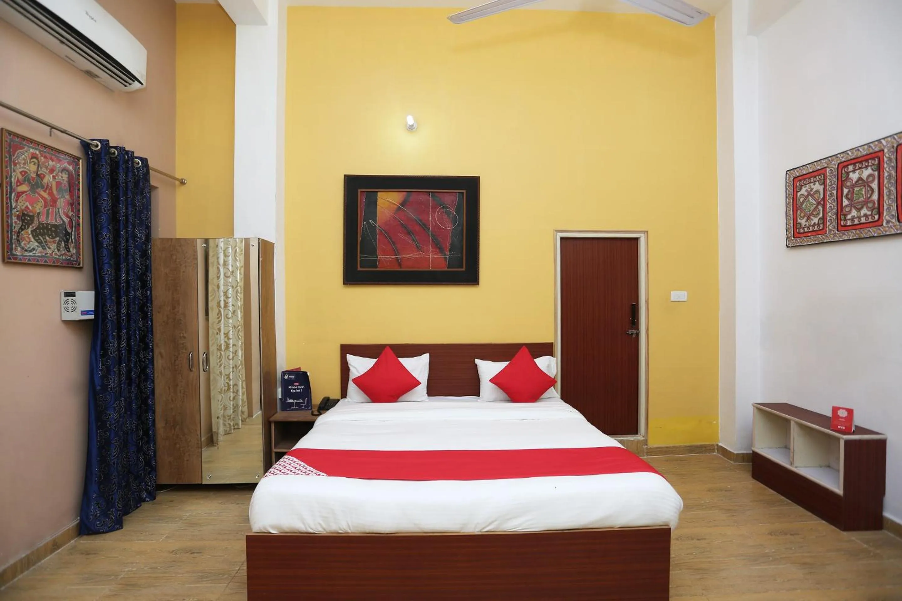 Bedroom, Bed in Super Collection-O Sara Grand Near Ram Manohar Lohia hospital