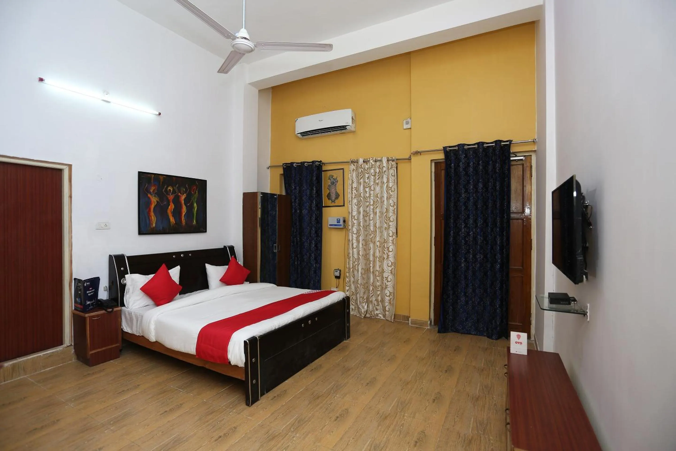 Bathroom, Bed in Super Collection-O Sara Grand Near Ram Manohar Lohia hospital