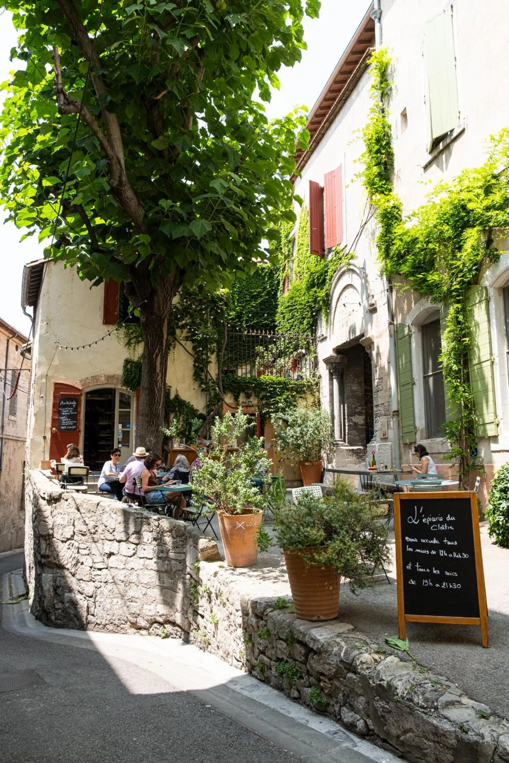 Restaurant/places to eat in Hôtel Du Cloître
