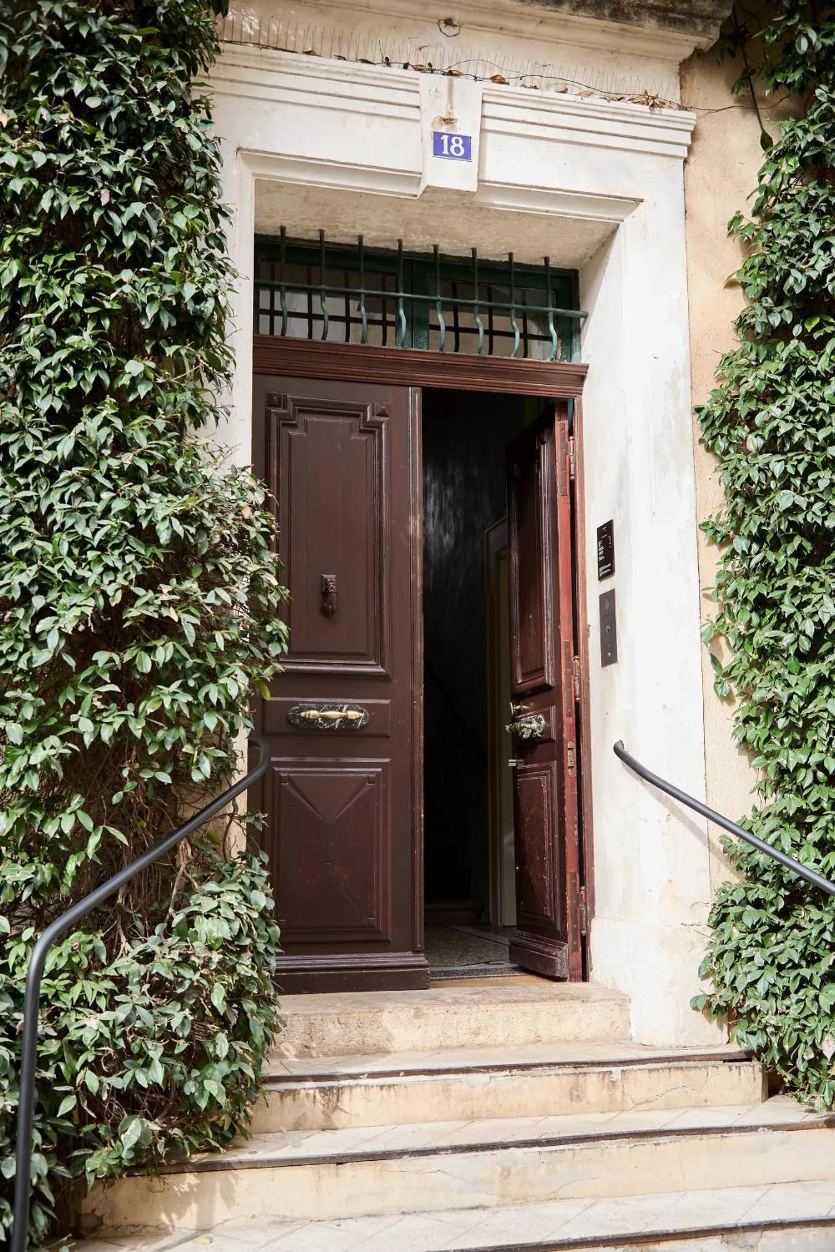 Facade/entrance in Hôtel Du Cloître