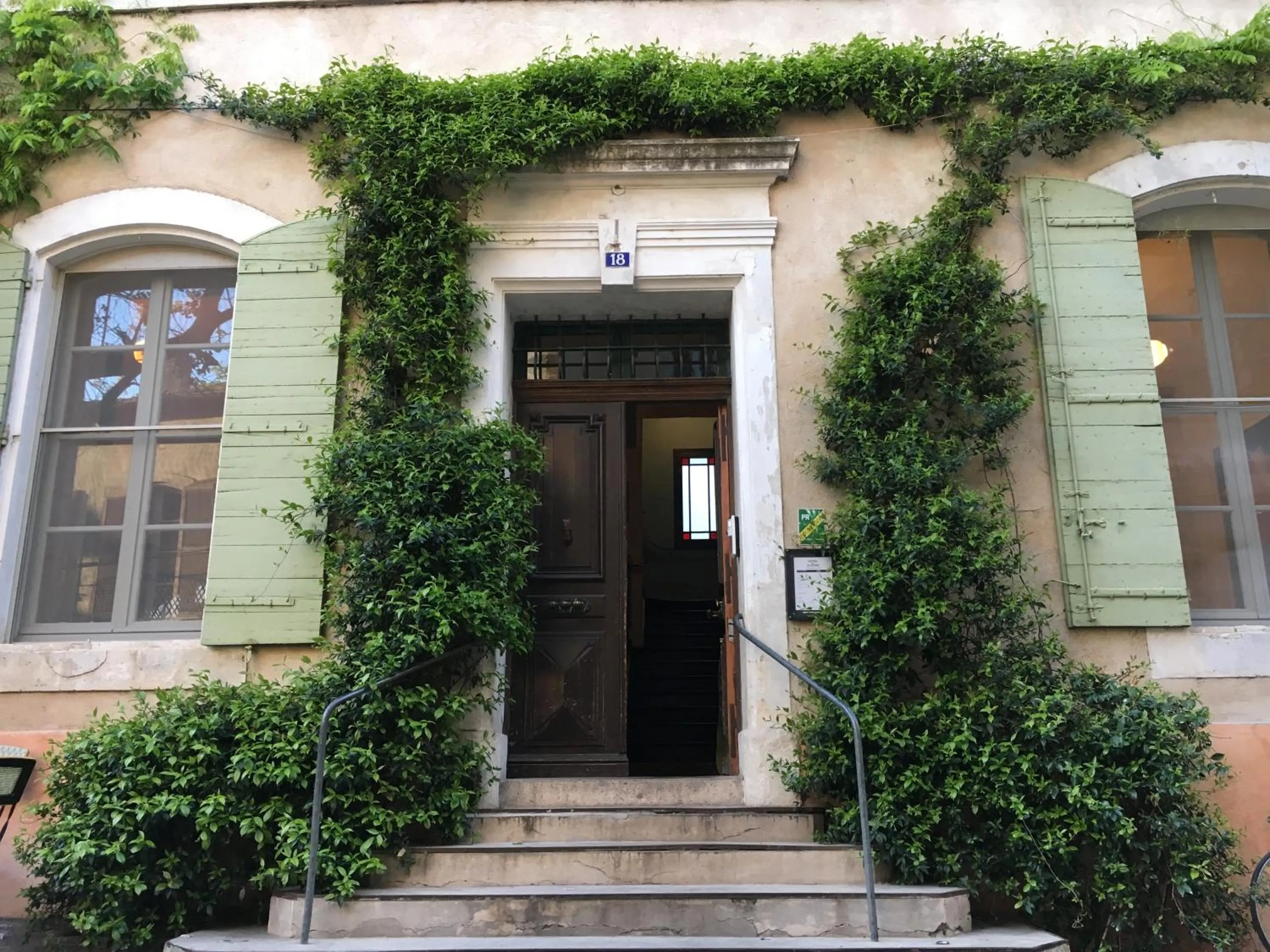 Facade/entrance in Hôtel Du Cloître