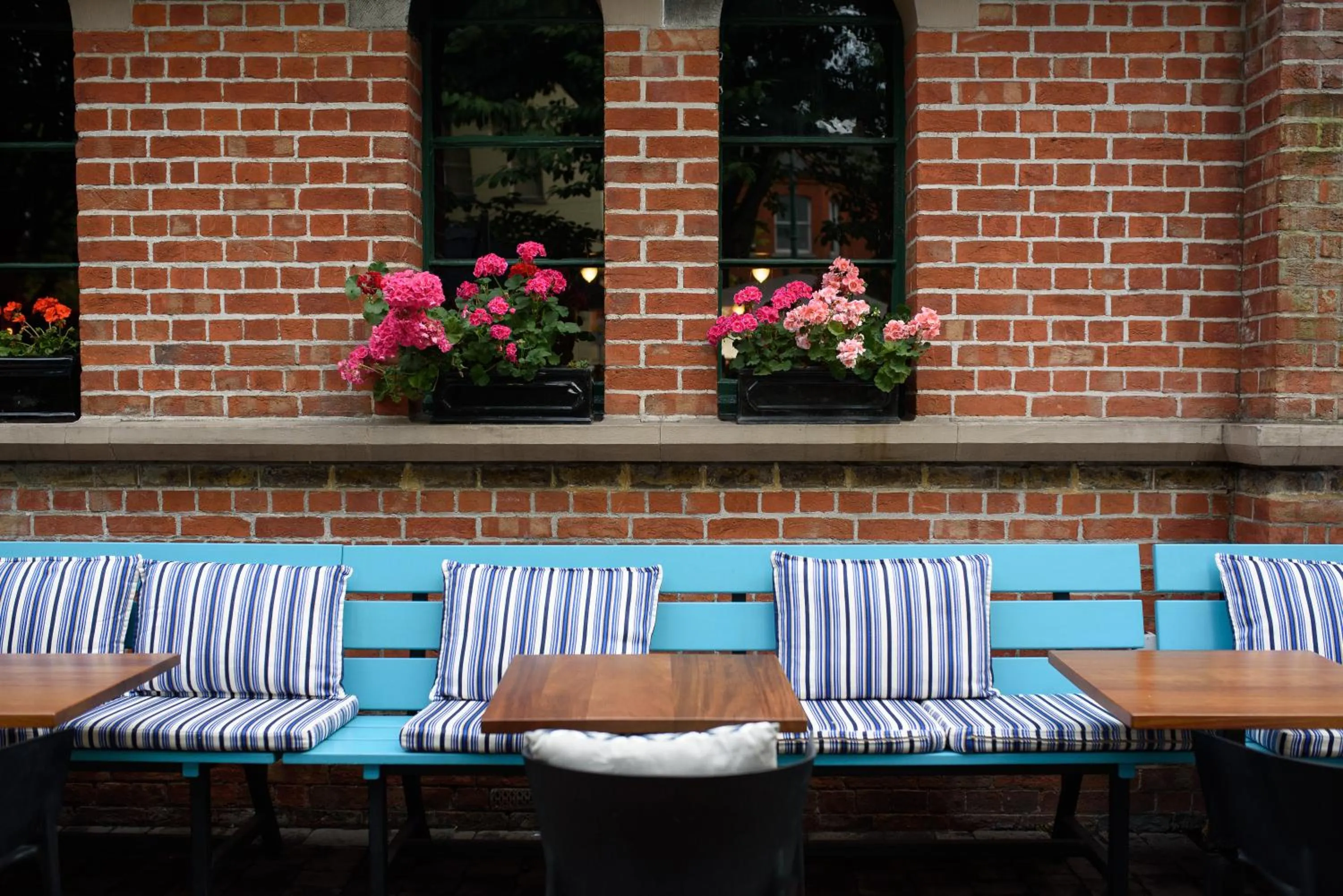 Restaurant/places to eat in Schoolhouse Hotel