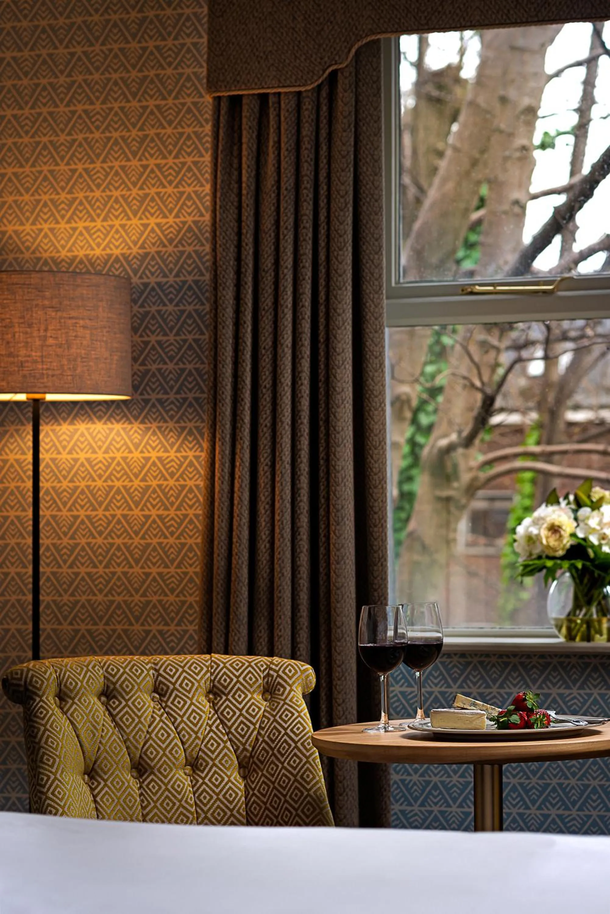 Seating area, Bed in Schoolhouse Hotel