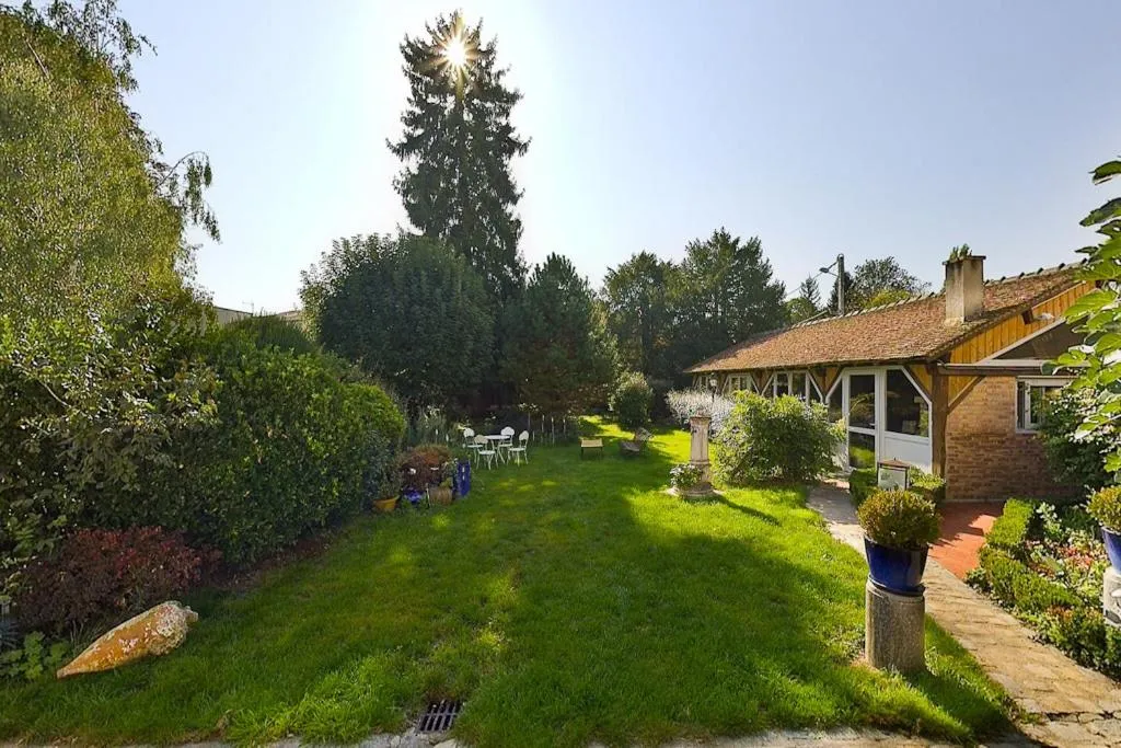 Garden view in Amphore du Berry