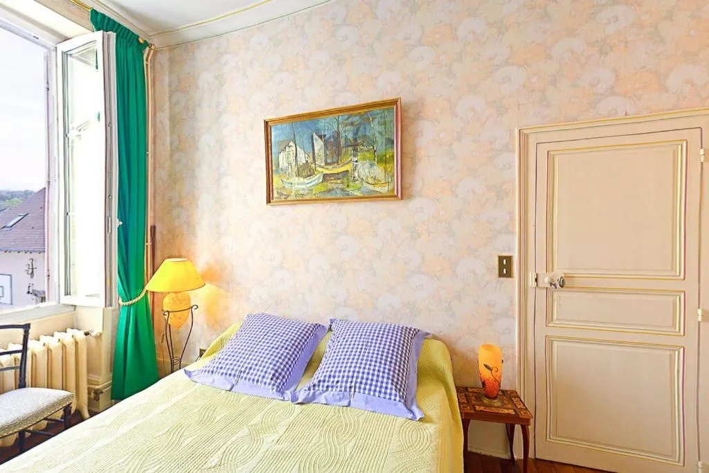 Bed in Amphore du Berry