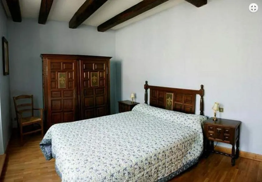 Photo of the whole room, Bed in Amphore du Berry