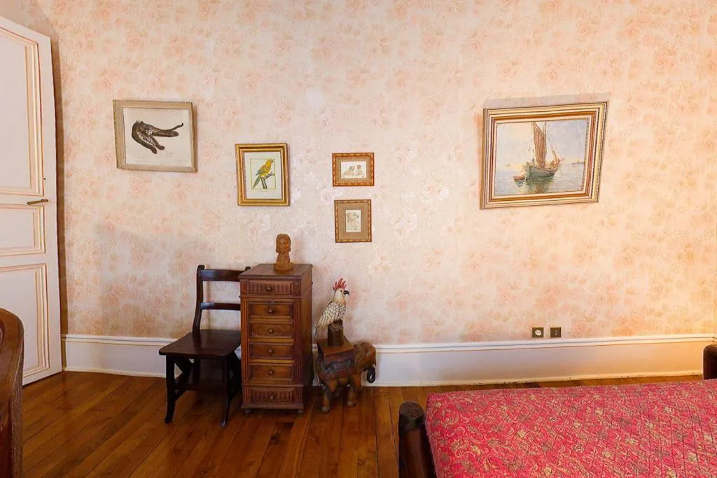 Bed in Amphore du Berry