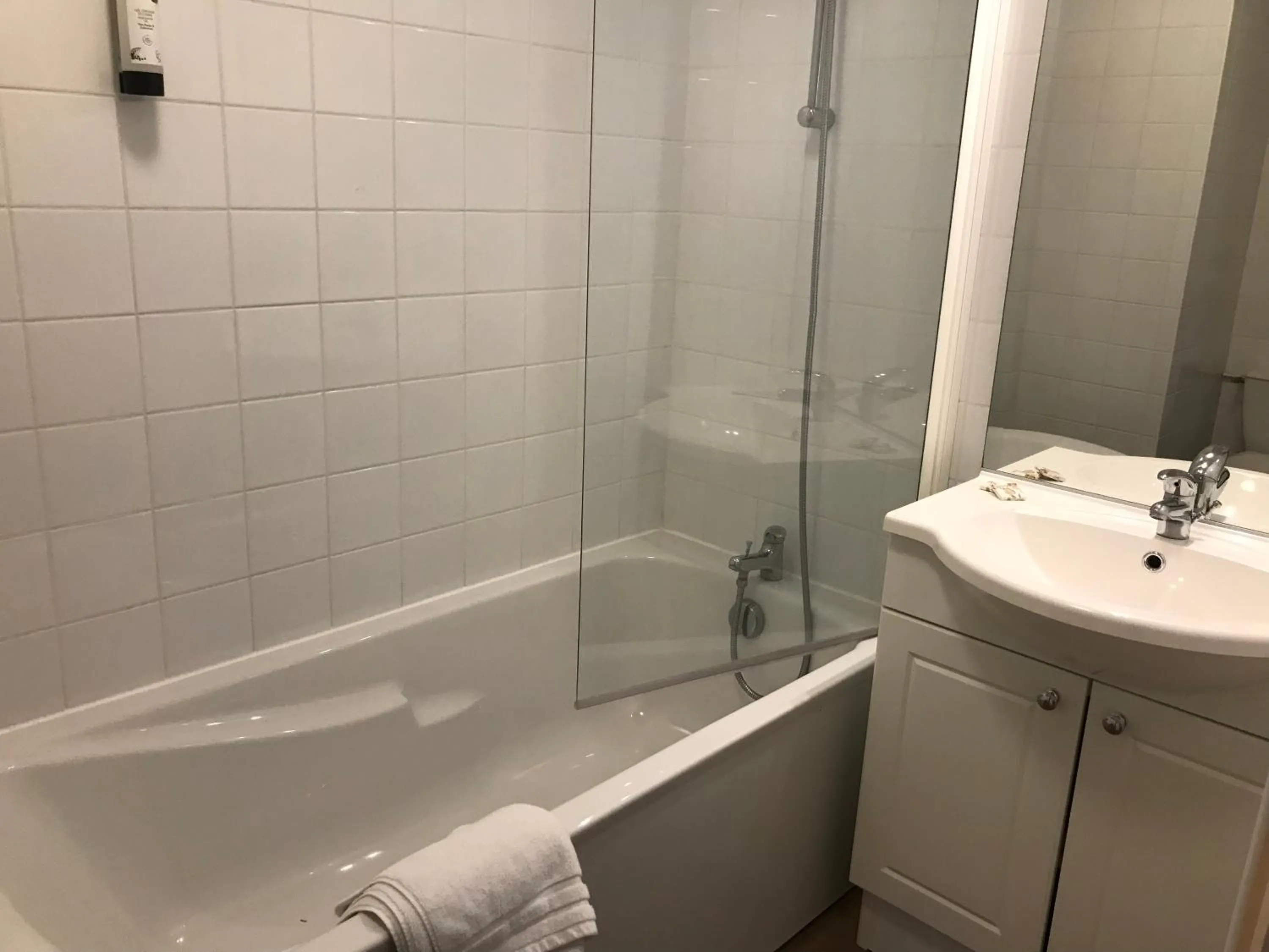 Bathroom in Logis hotel Saint-Joseph