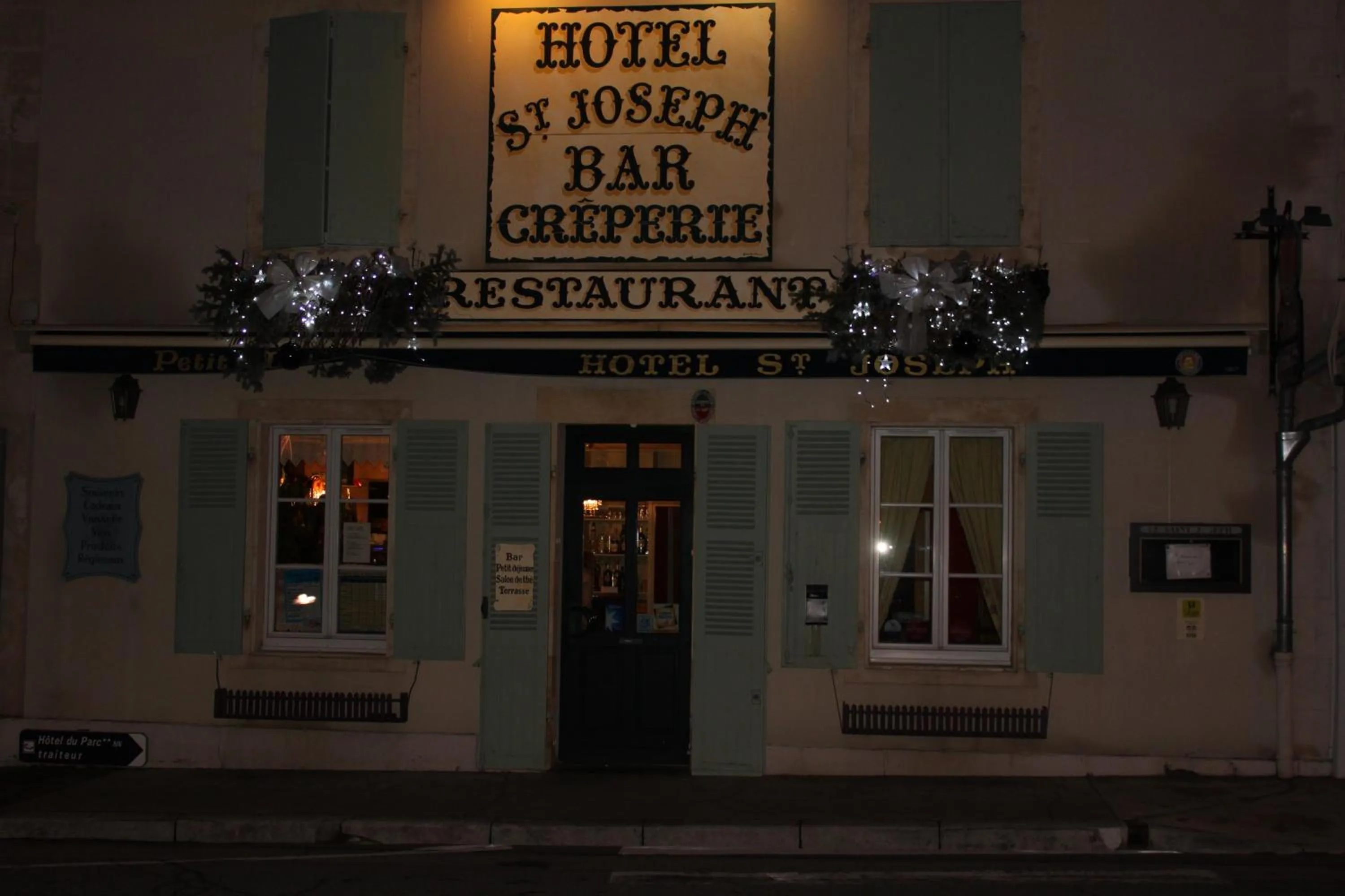Facade/entrance in Logis hotel Saint-Joseph