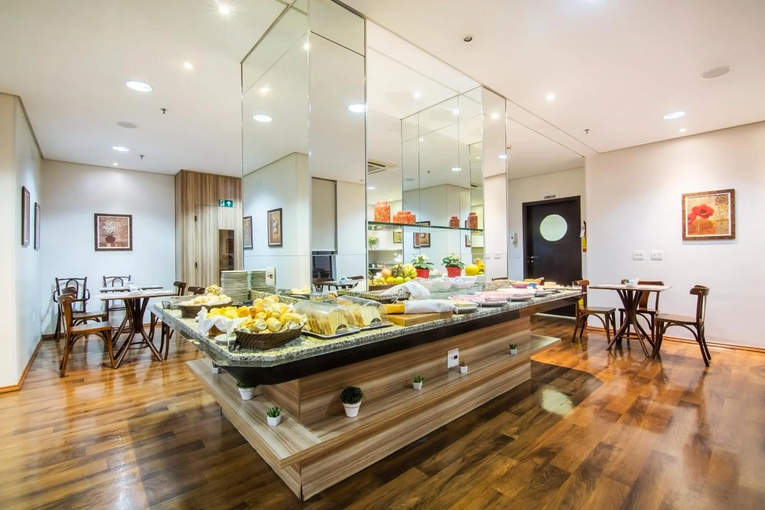 Restaurant/places to eat in JR Hotel Ribeirão Preto Restaurant/places to eat in JR Hotel Ribeirão Preto