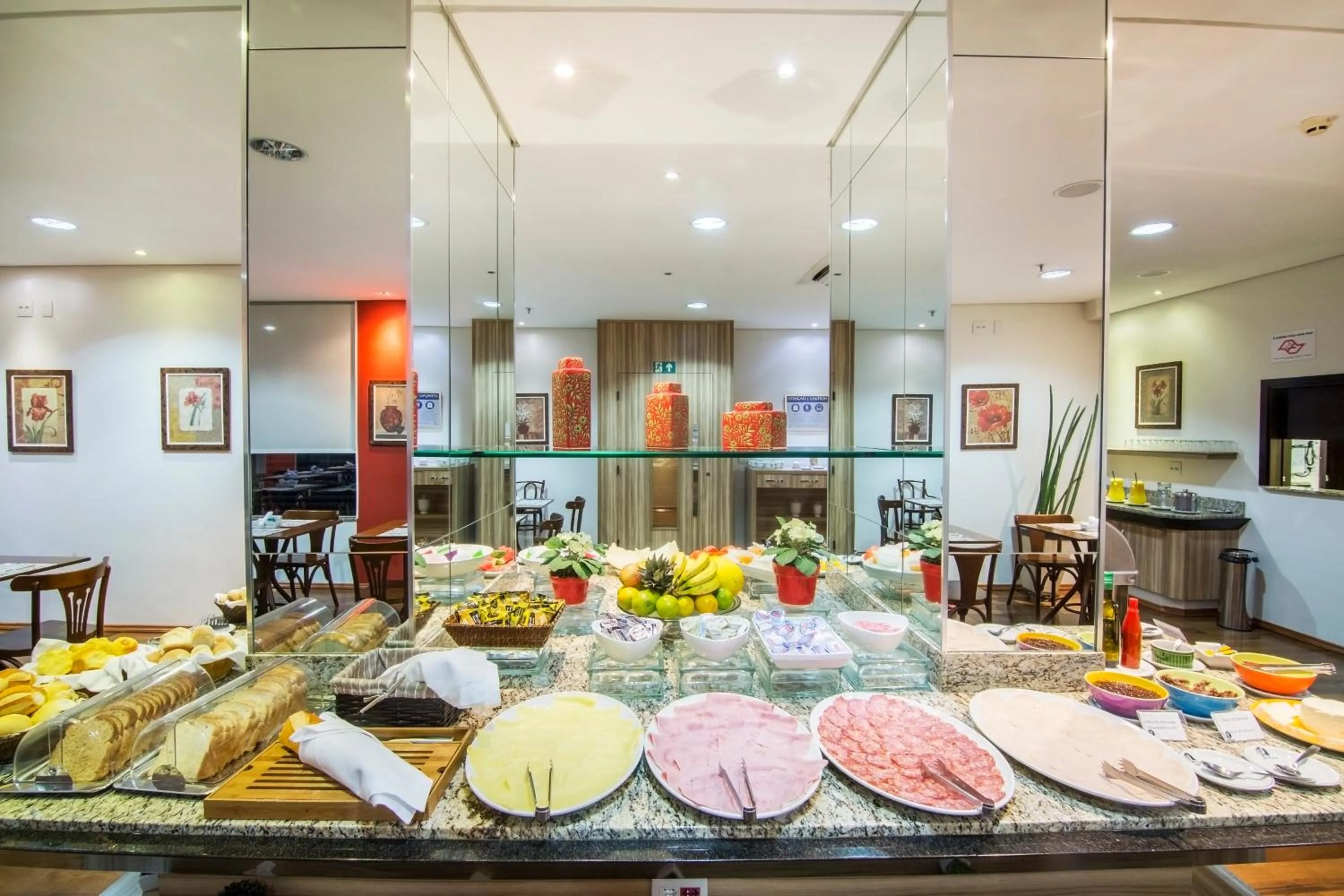 Buffet breakfast in JR Hotel Ribeirão Preto