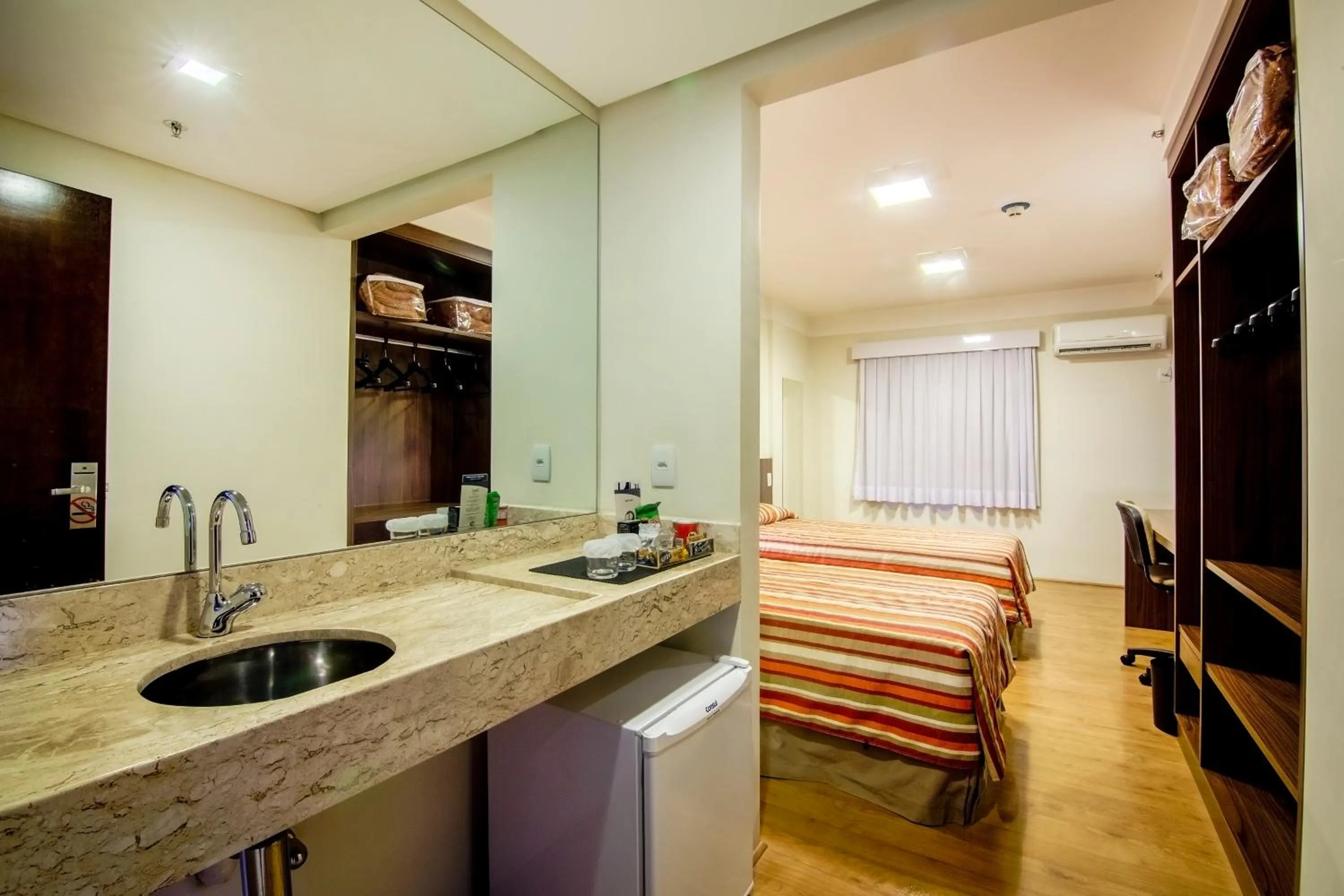 Photo of the whole room, Bed in JR Hotel Ribeirão Preto