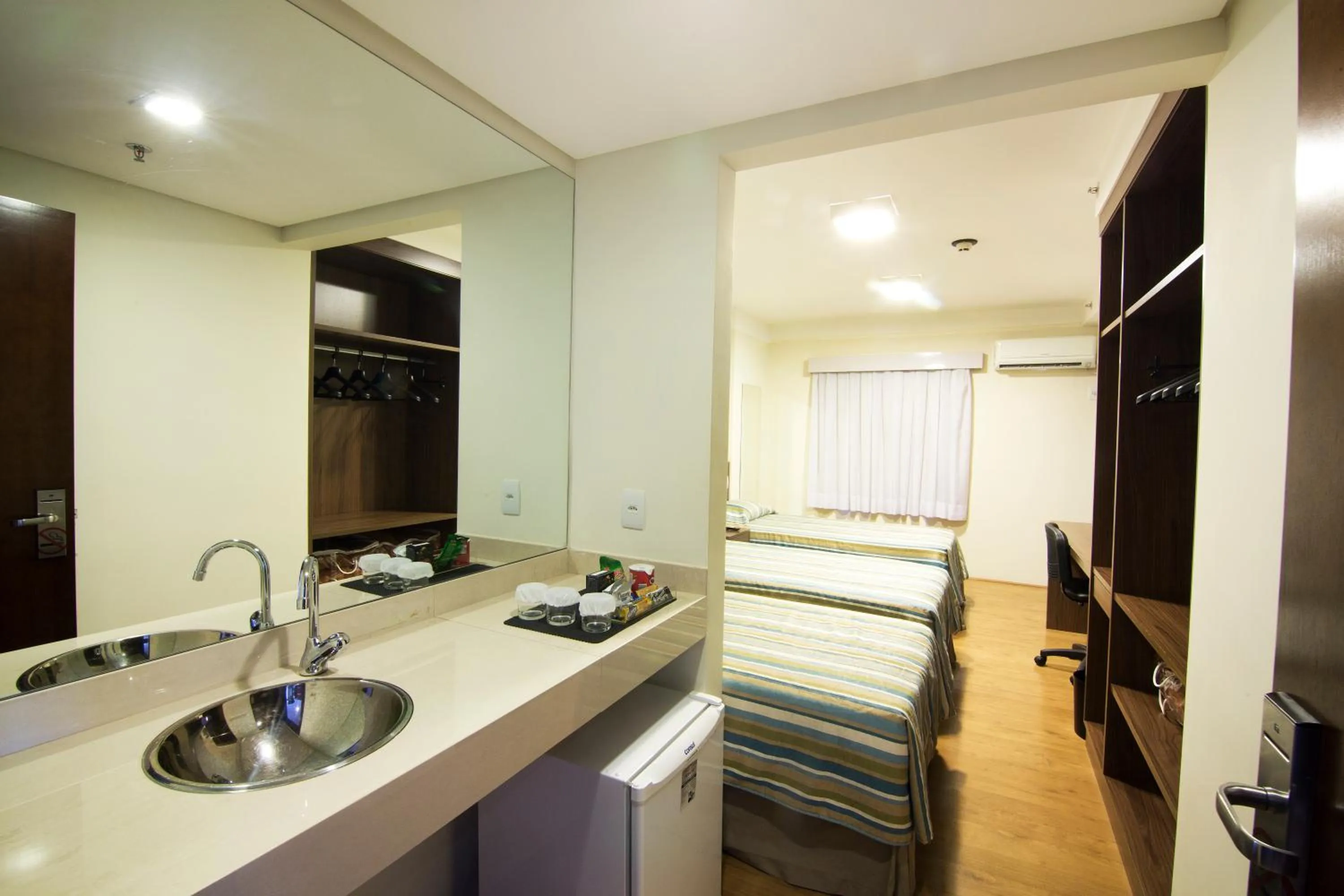 Photo of the whole room, Bed in JR Hotel Ribeirão Preto