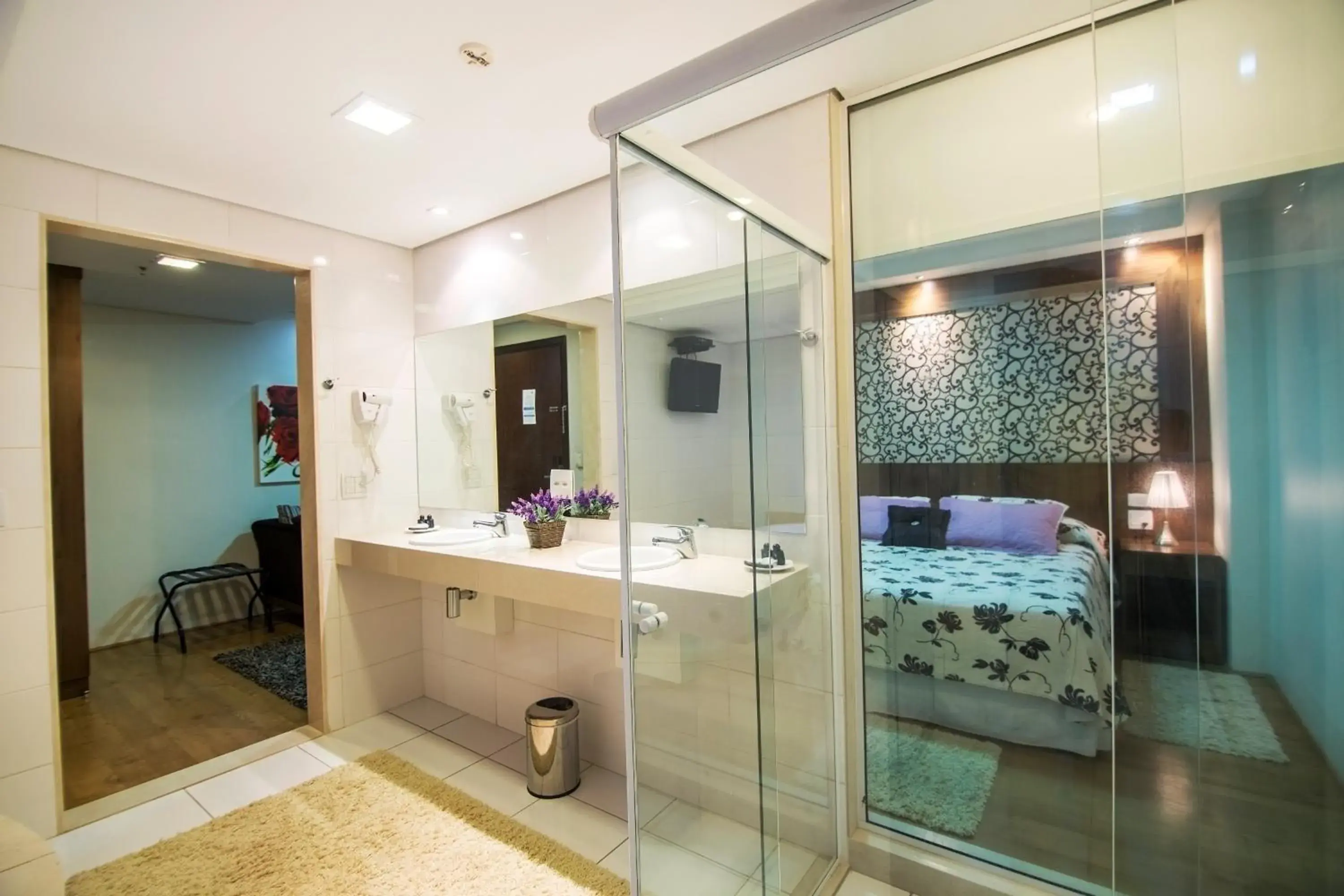 Photo of the whole room, Bed in JR Hotel Ribeirão Preto Photo of the whole room, Bed in JR Hotel Ribeirão Preto