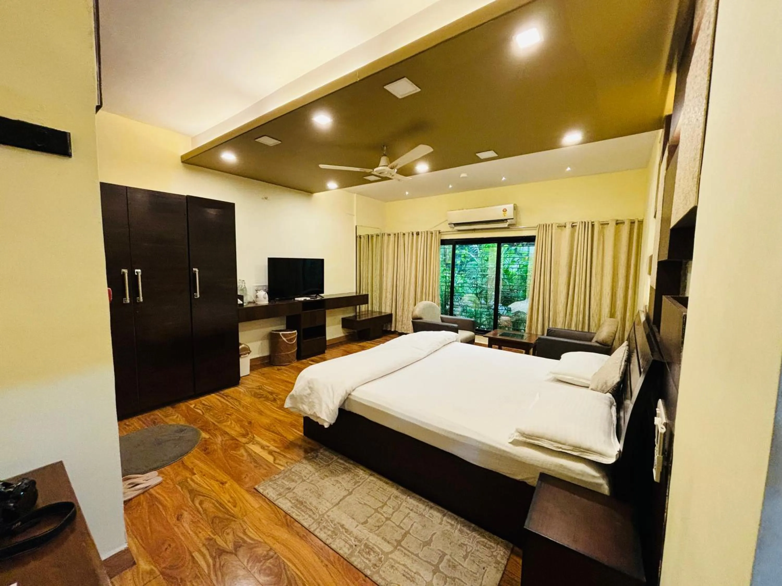 Bedroom, Bed in Royal Palms Luxury Service Apartment