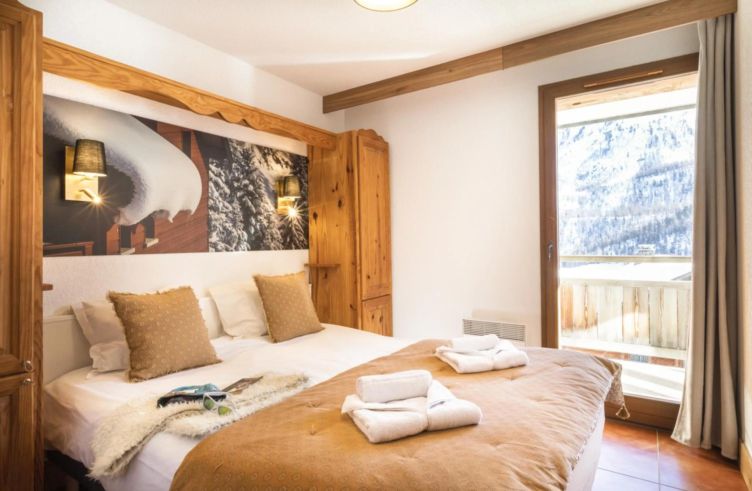 Bedroom, Bed in Résidence Club MMV Le Hameau des Airelles