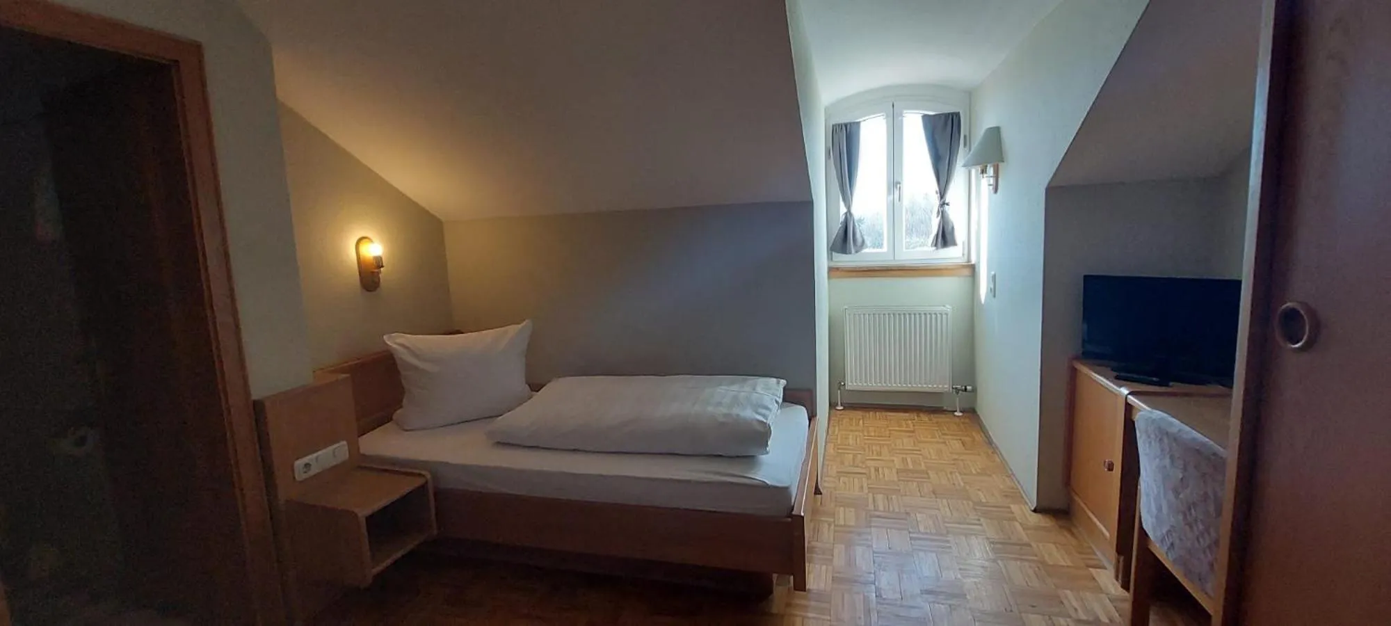 Photo of the whole room, Bed in Hotel-Restaurant Kreuzhuber