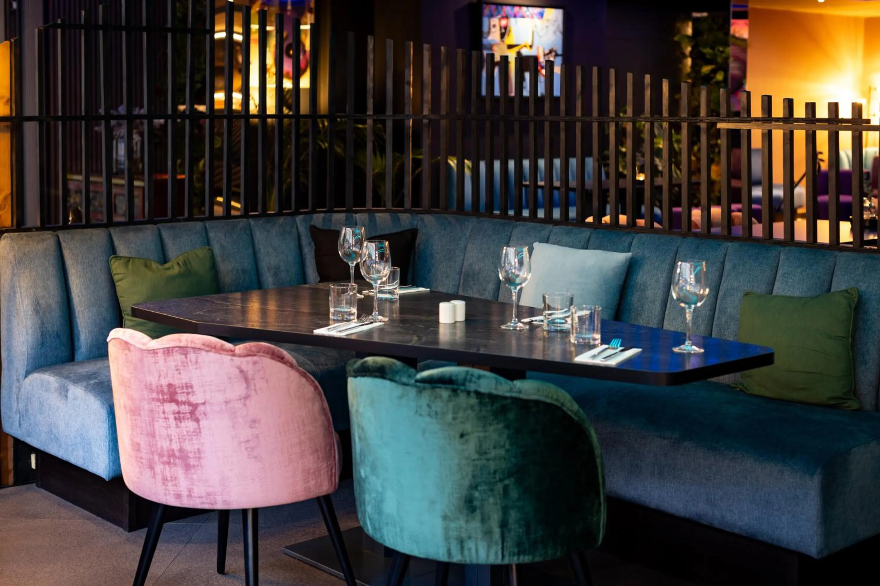 Restaurant/places to eat in Hotel Xanadu