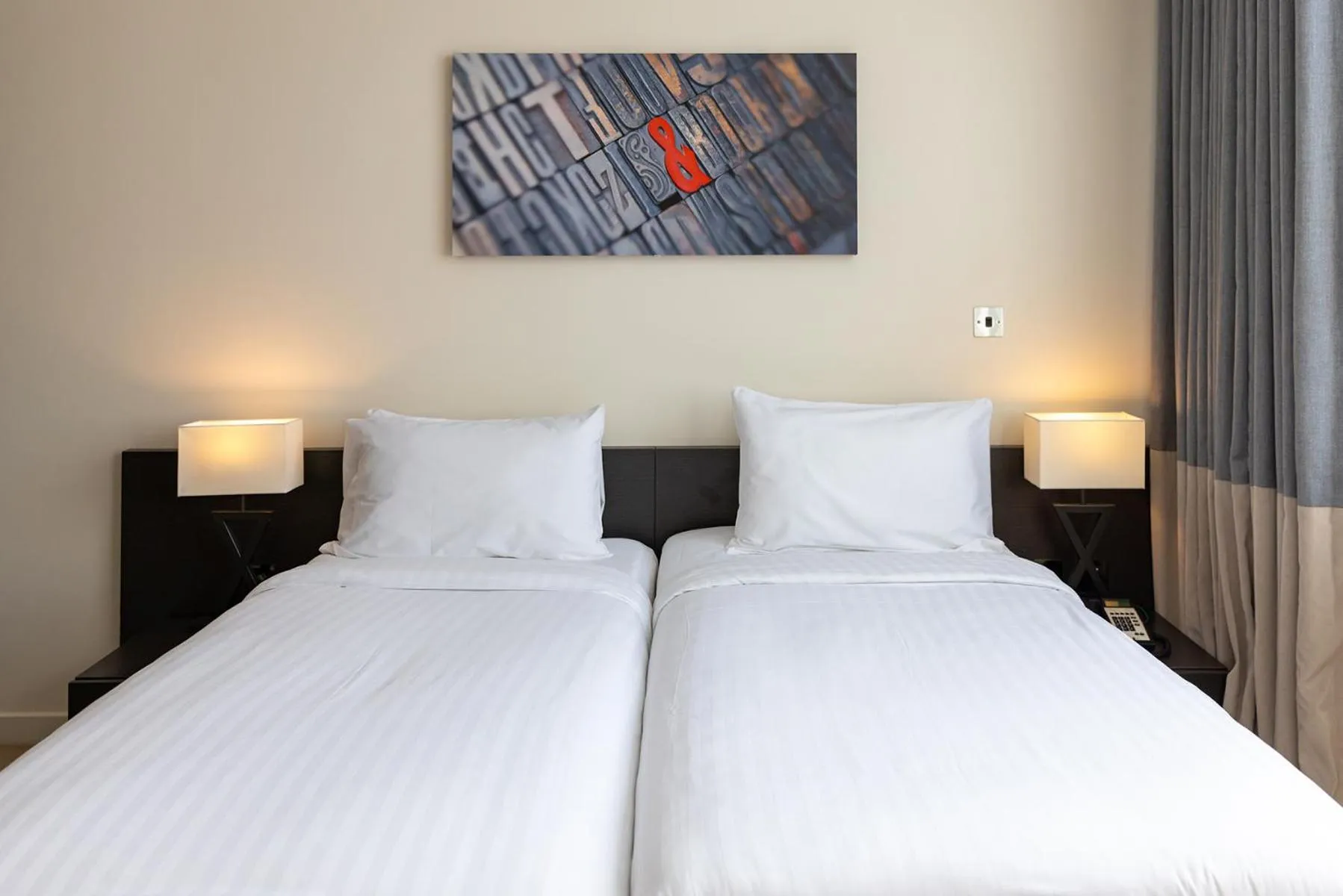 Property building, Bed in Hotel Xanadu