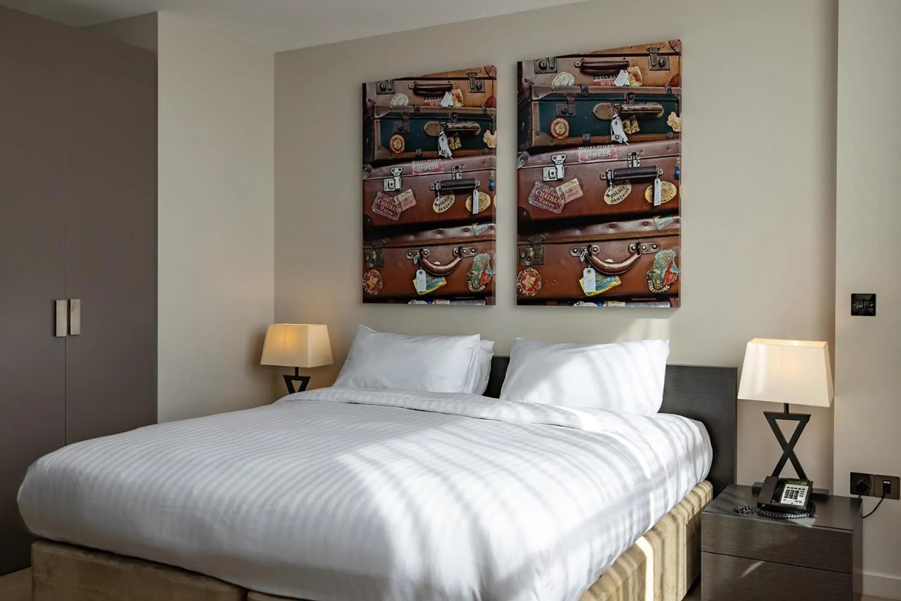 Property building, Bed in Hotel Xanadu