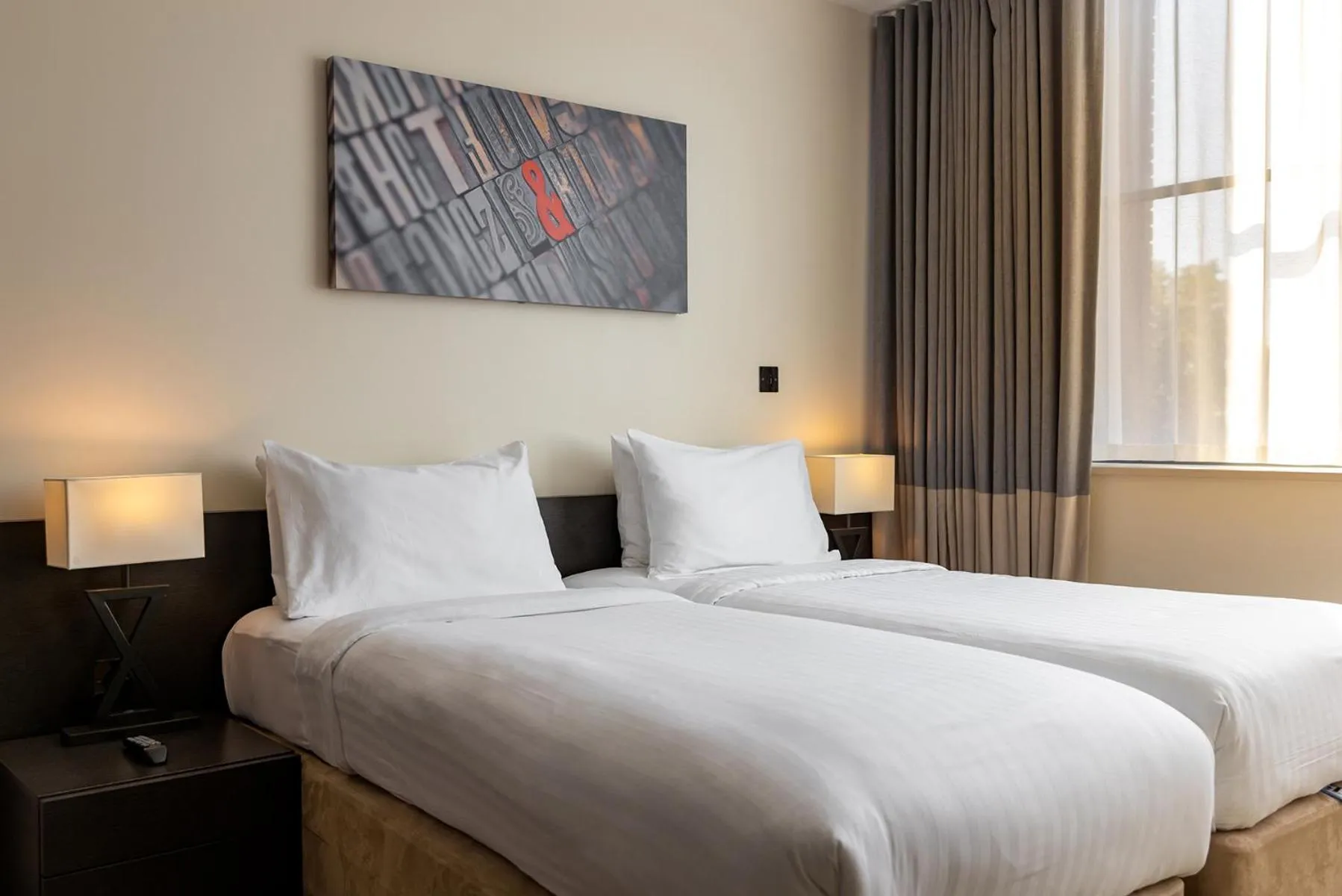 Property building, Bed in Hotel Xanadu