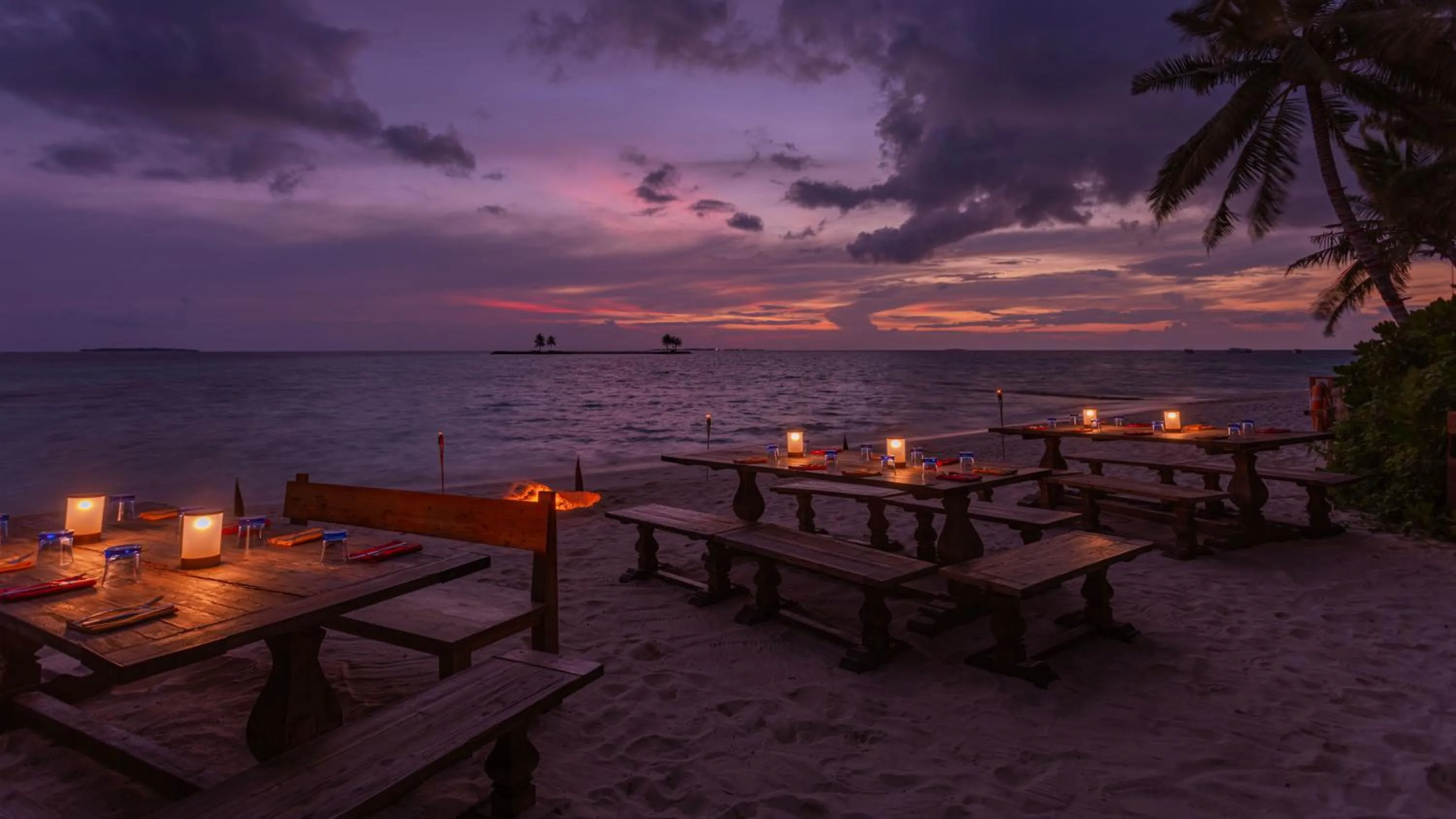 Restaurant/places to eat in The Standard, Huruvalhi Maldives
