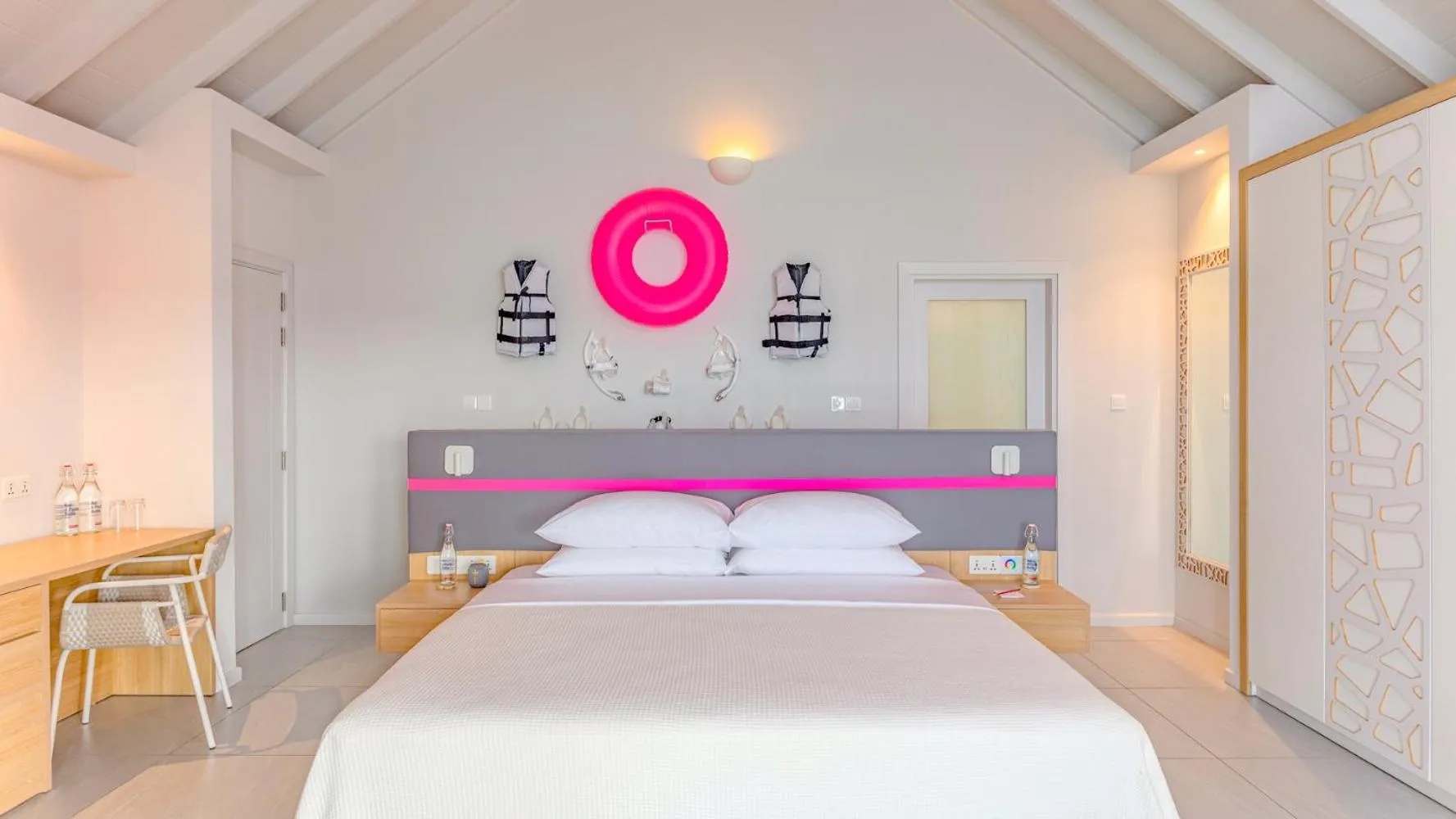 Bedroom, Bed in The Standard, Huruvalhi Maldives