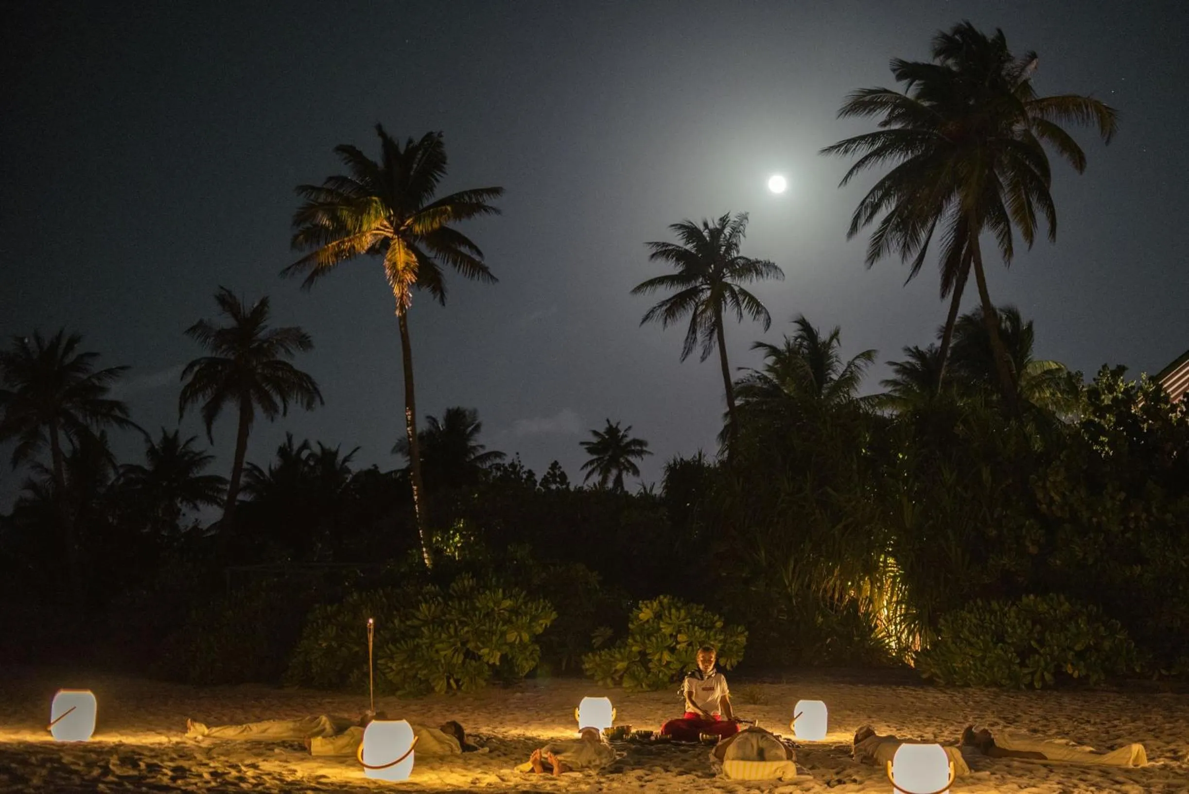 Night in The Standard, Huruvalhi Maldives