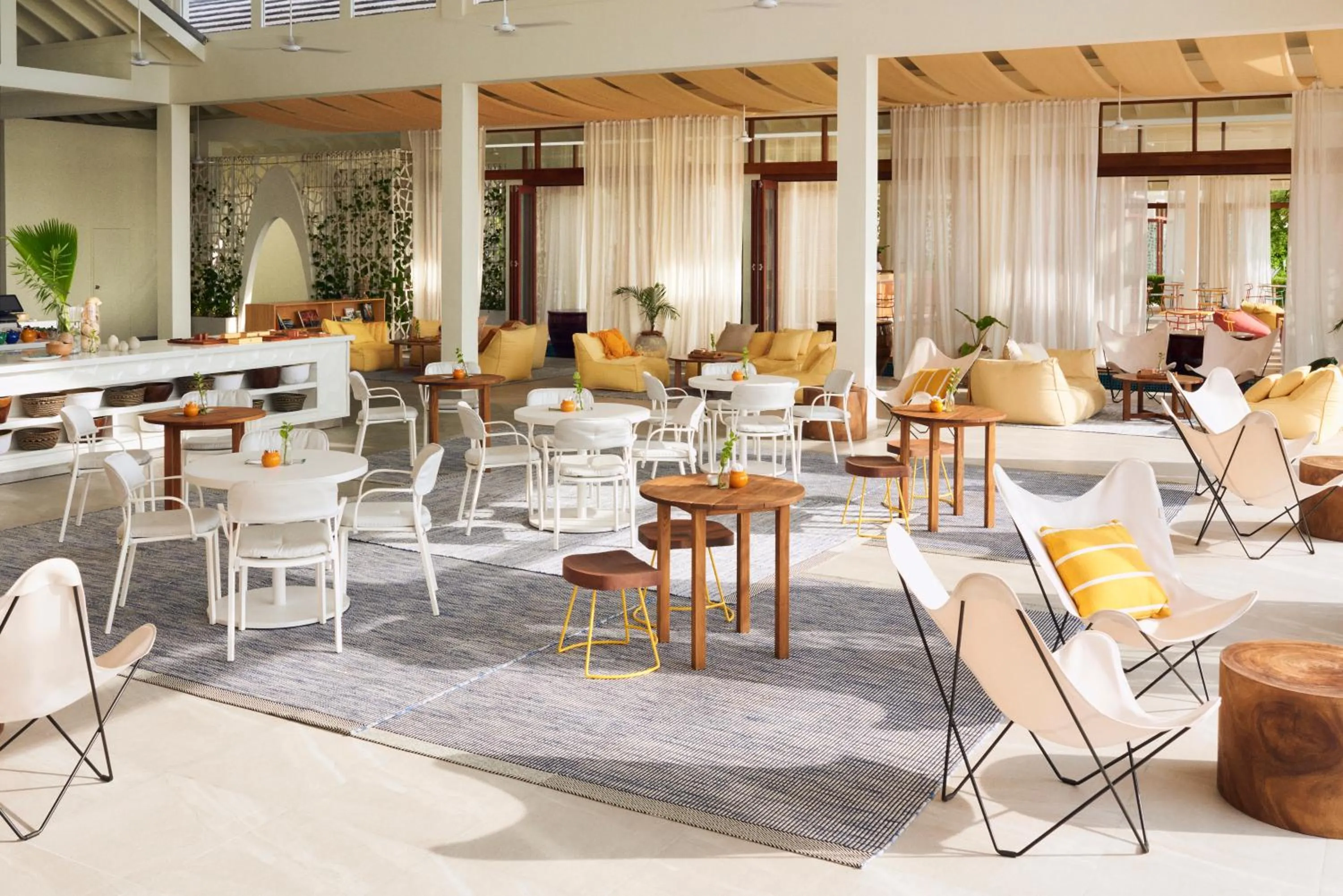 Restaurant/places to eat in The Standard, Huruvalhi Maldives