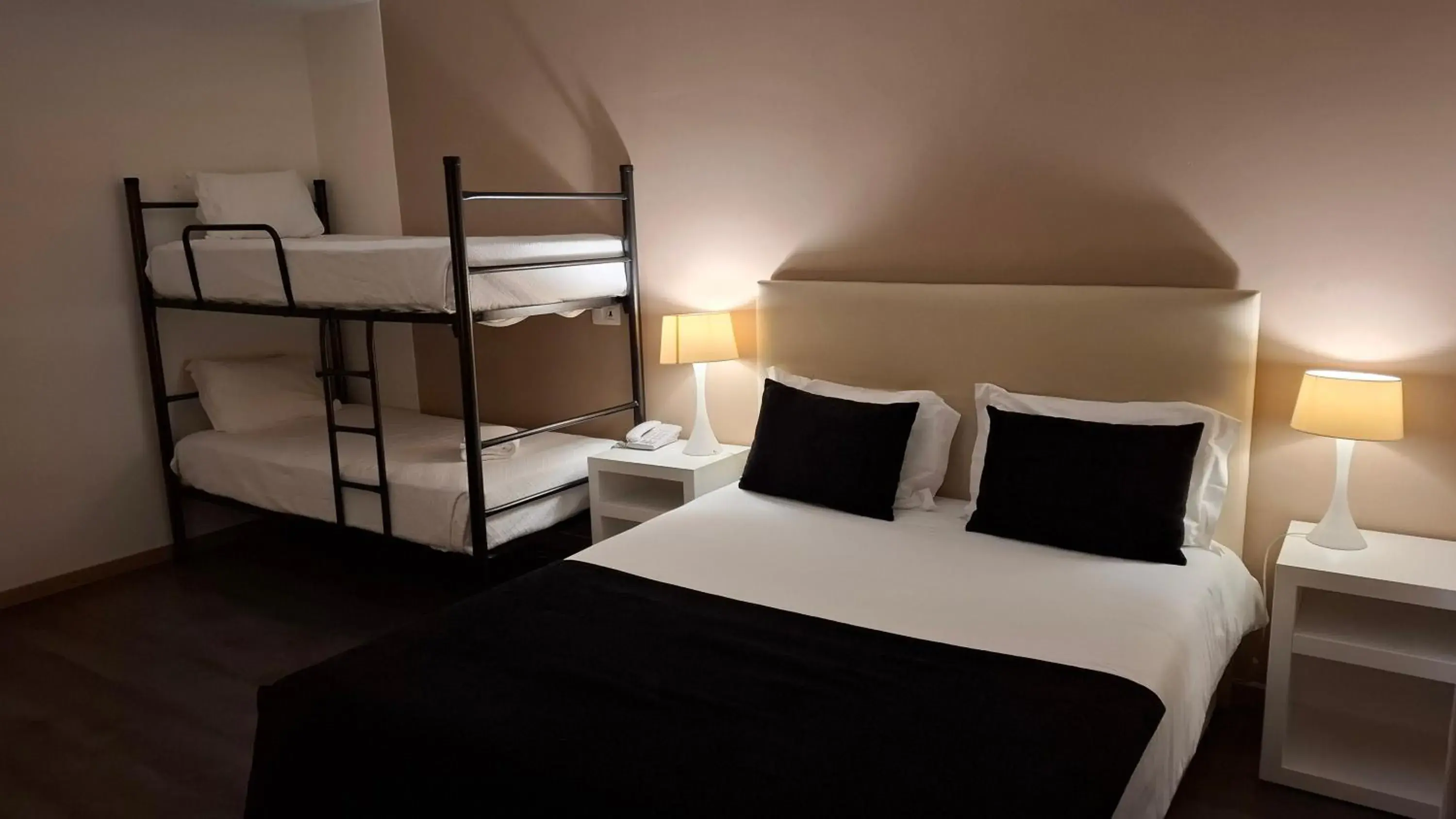 Bedroom, Bed in Hotel Durao Bedroom, Bed in Hotel Durao